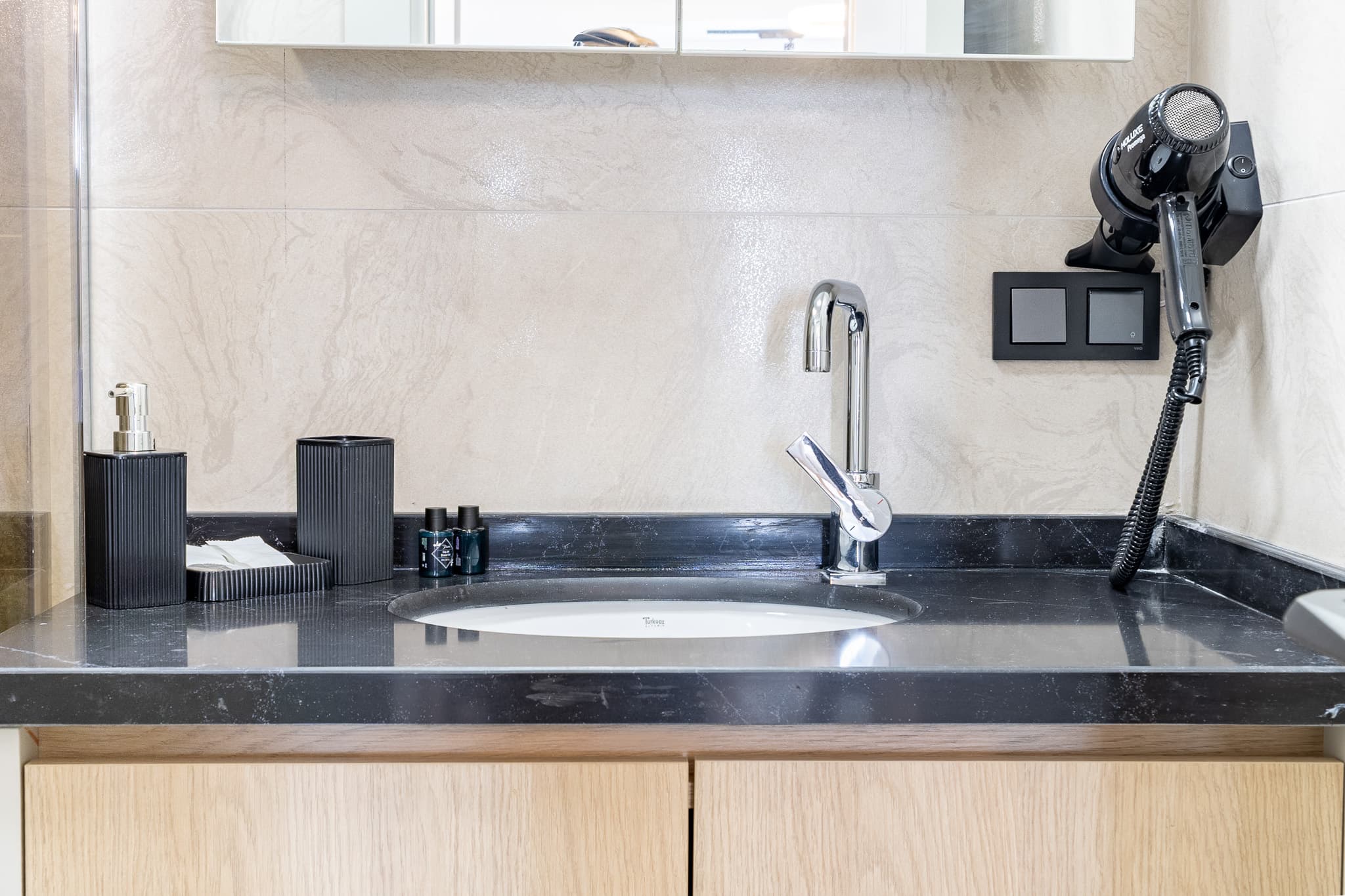 Elegant 1BR | Bright Modern Living, furnished apartment in Beyoğlu, Istanbul — image 14