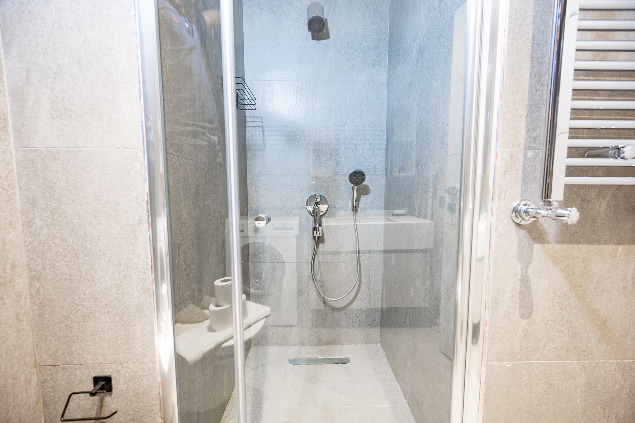 Relax Unwind: Inviting 1BR Apt, Cozy Interiors, furnished apartment in Küçükçekmece, Istanbul — image 16