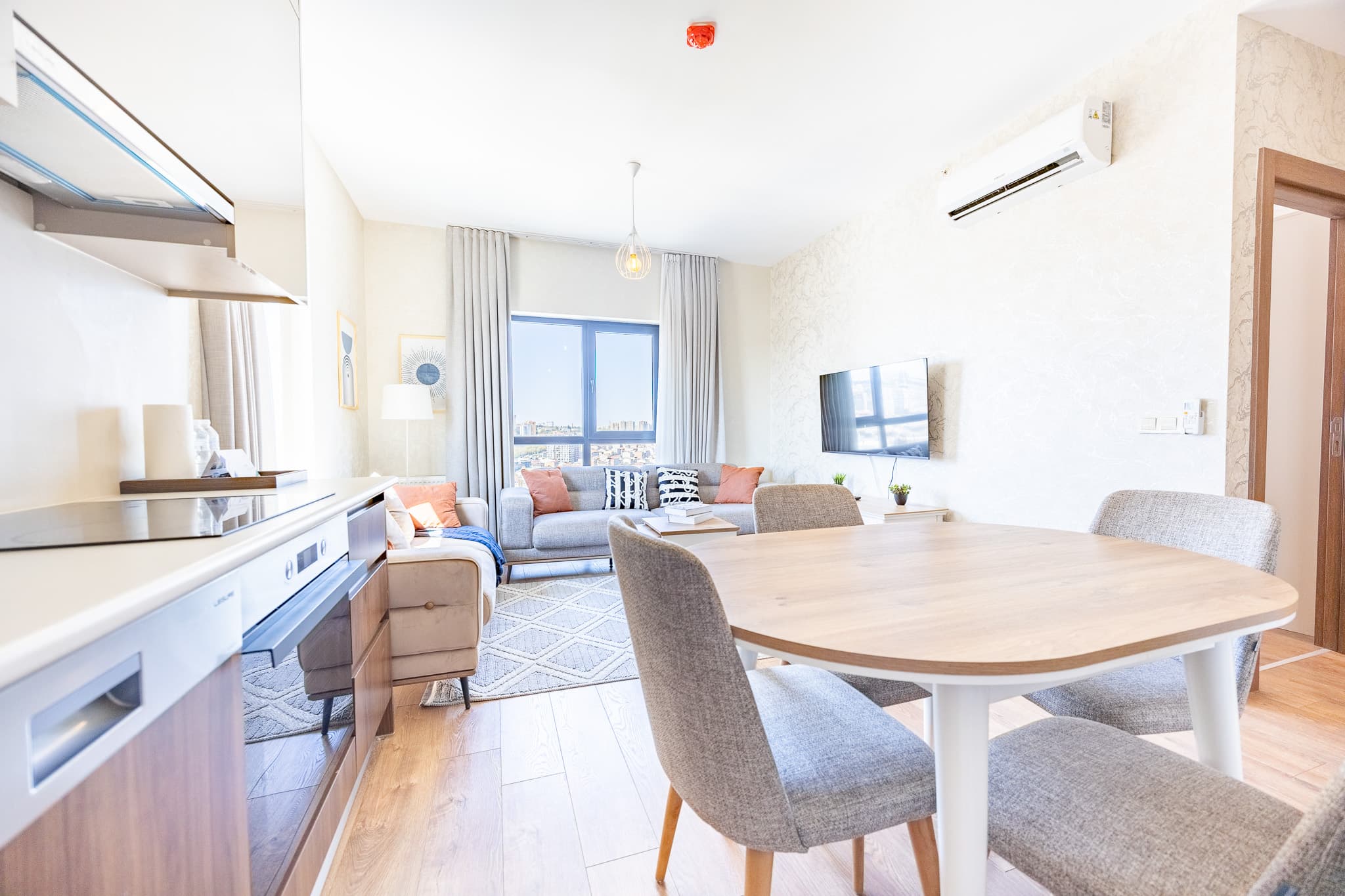 Stylish &  Warm 1BR Apartment with City View, furnished apartment in Bağcılar, Istanbul — image 15