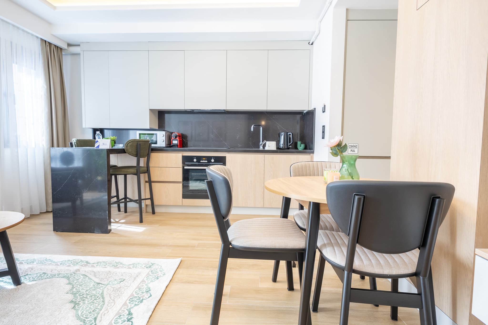 Elegant 1BR | Bright Modern Living, furnished apartment in Beyoğlu, Istanbul — image 15