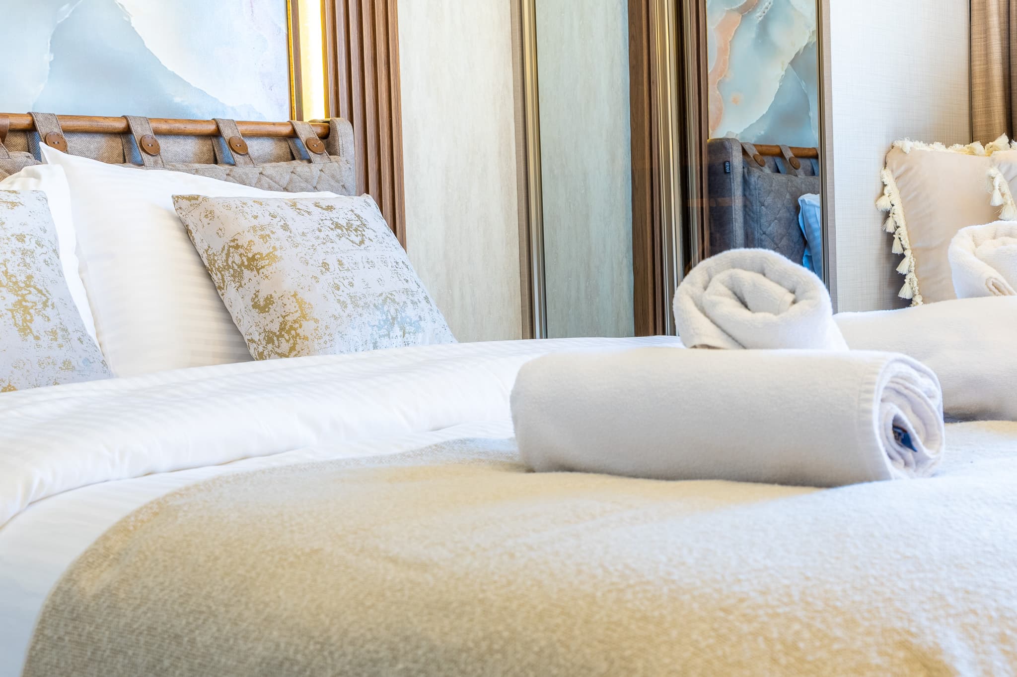 Warm & Stylish 1BR Apartment with City View, furnished apartment in Bağcılar, Istanbul — image 8