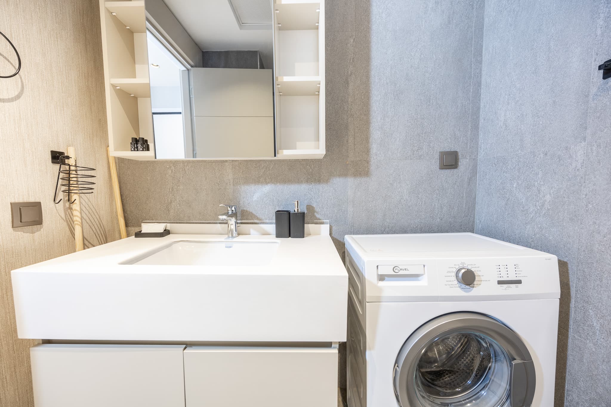 Relax Unwind: Inviting 1BR Apt, Cozy Interiors, furnished apartment in Küçükçekmece, Istanbul — image 15