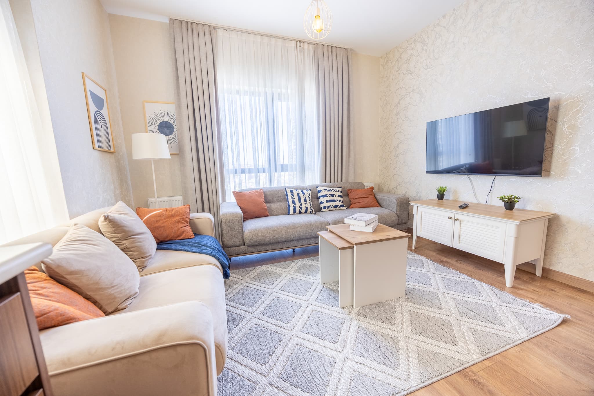 Stylish &  Warm 1BR Apartment with City View, furnished apartment in Bağcılar, Istanbul — image 2