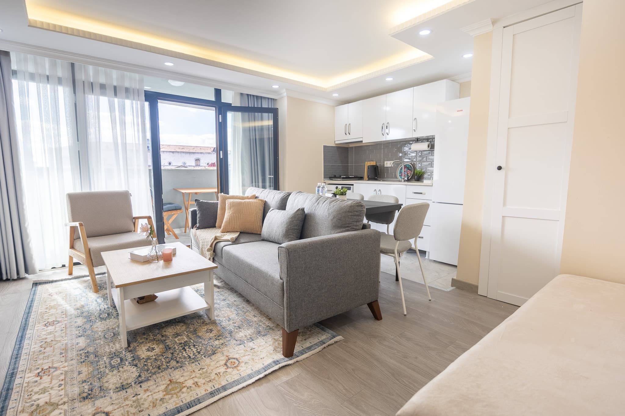 Bright & Modern 1 Bedroom | Walk to Taksim, furnished apartment in Beyoğlu, Istanbul — image 2