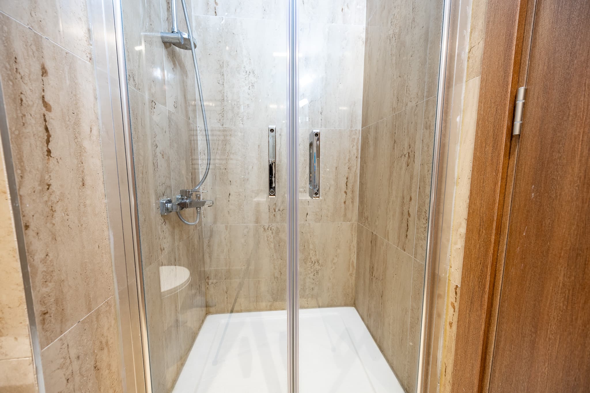 Stylish &  Warm 1BR Apartment with City View, furnished apartment in Bağcılar, Istanbul — image 18
