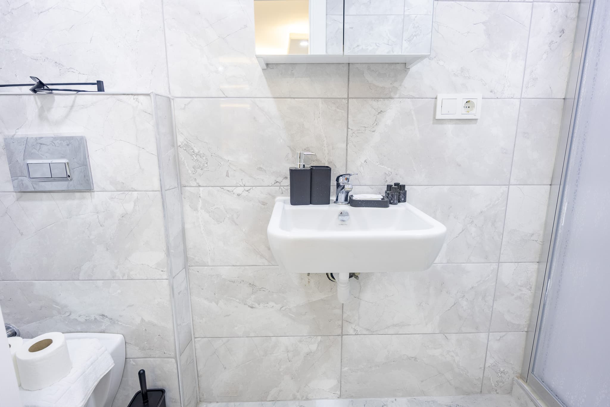 Bright & Modern 1 Bedroom | Walk to Taksim, furnished apartment in Beyoğlu, Istanbul — image 14