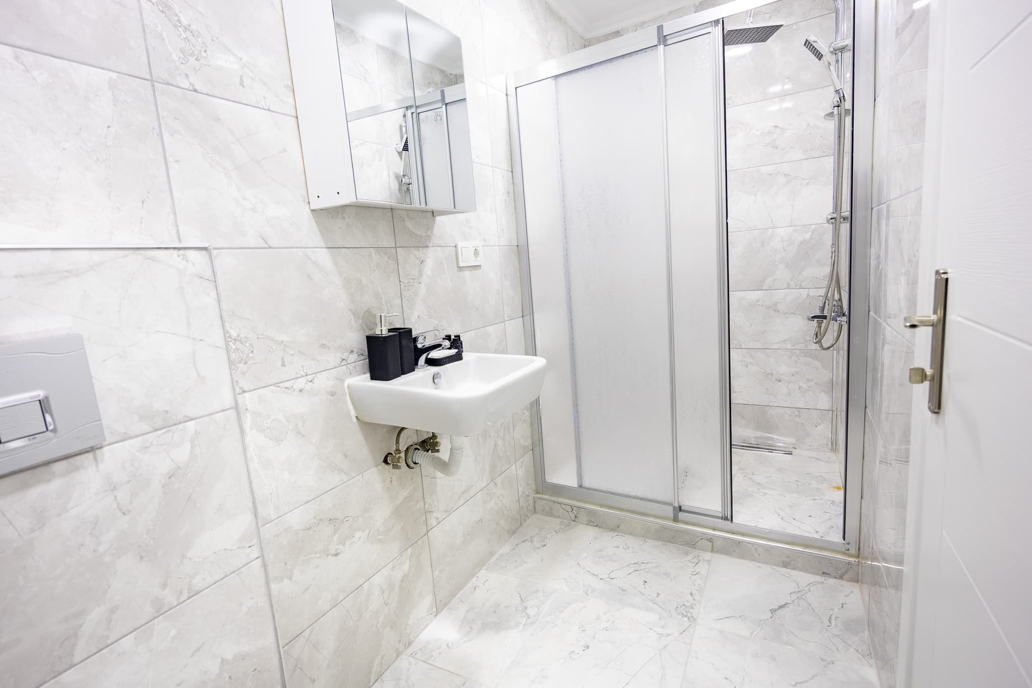 Elegant 2BR Stay | Explore Taksim, furnished apartment in Beyoğlu, Istanbul — image 11