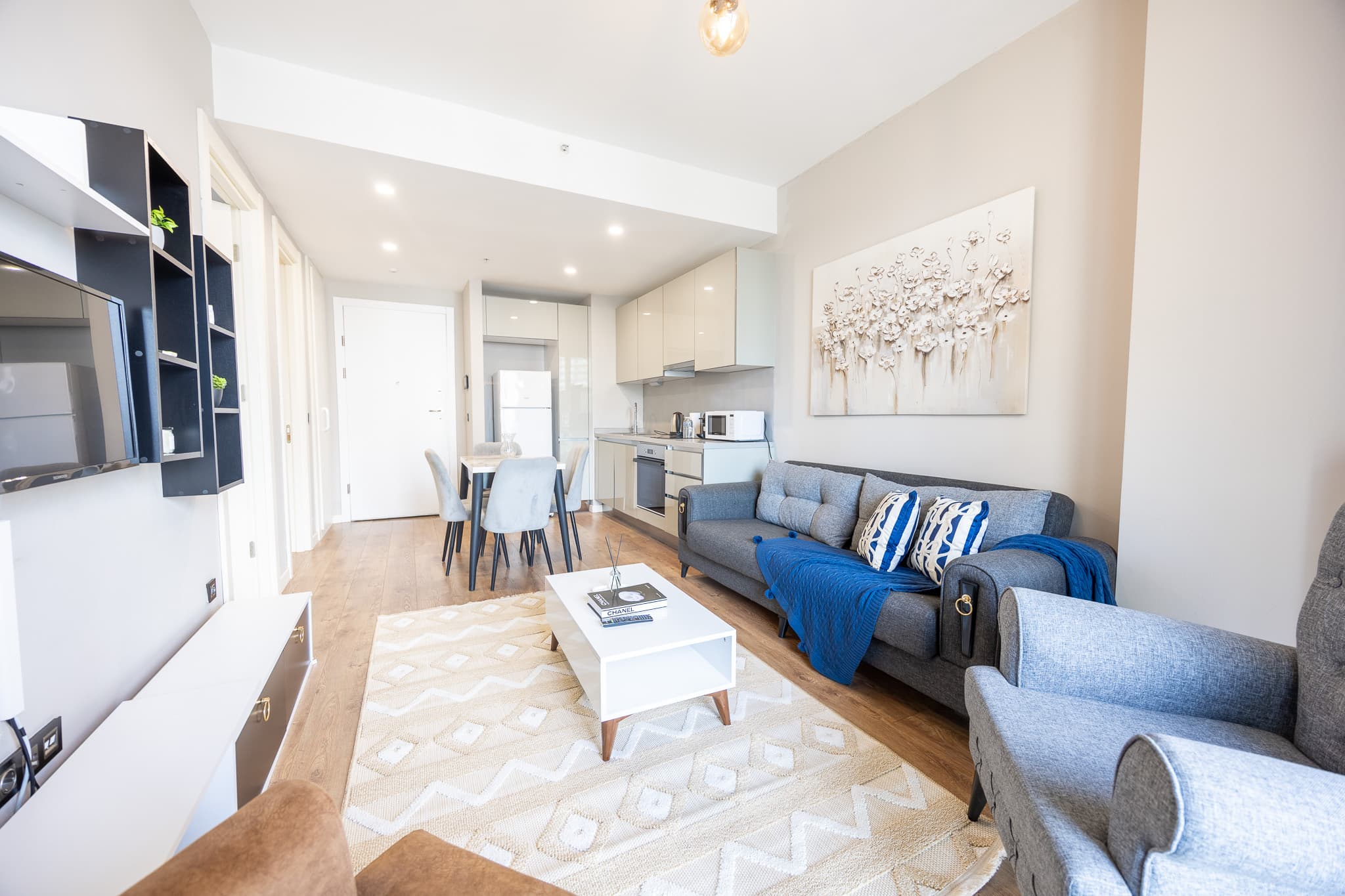  Modern  City Living - Your Urban Charm, furnished apartment in Bağcılar, Istanbul — image 5