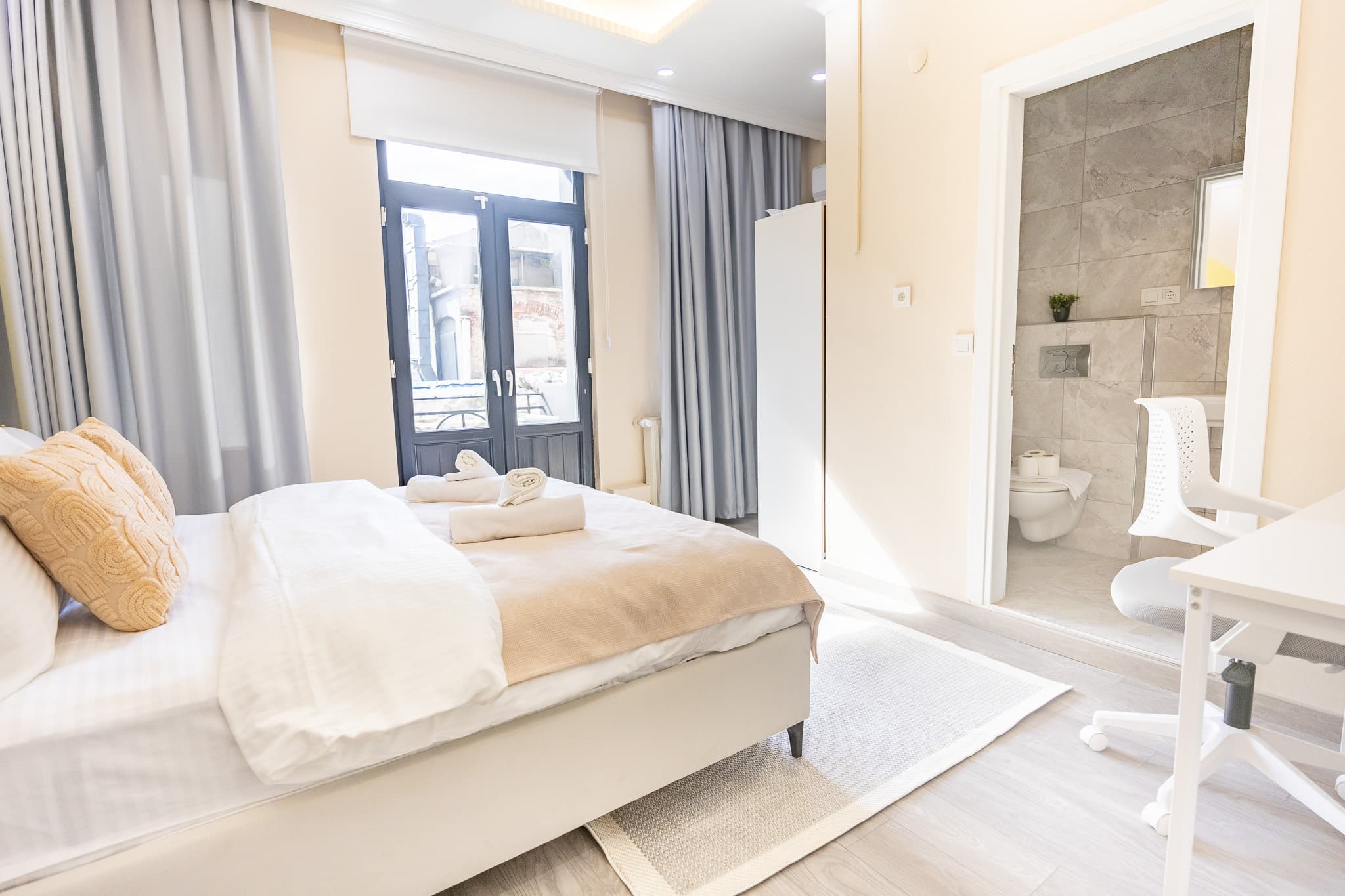 Elegant 2BR Stay | Explore Taksim, furnished apartment in Beyoğlu, Istanbul — image 4