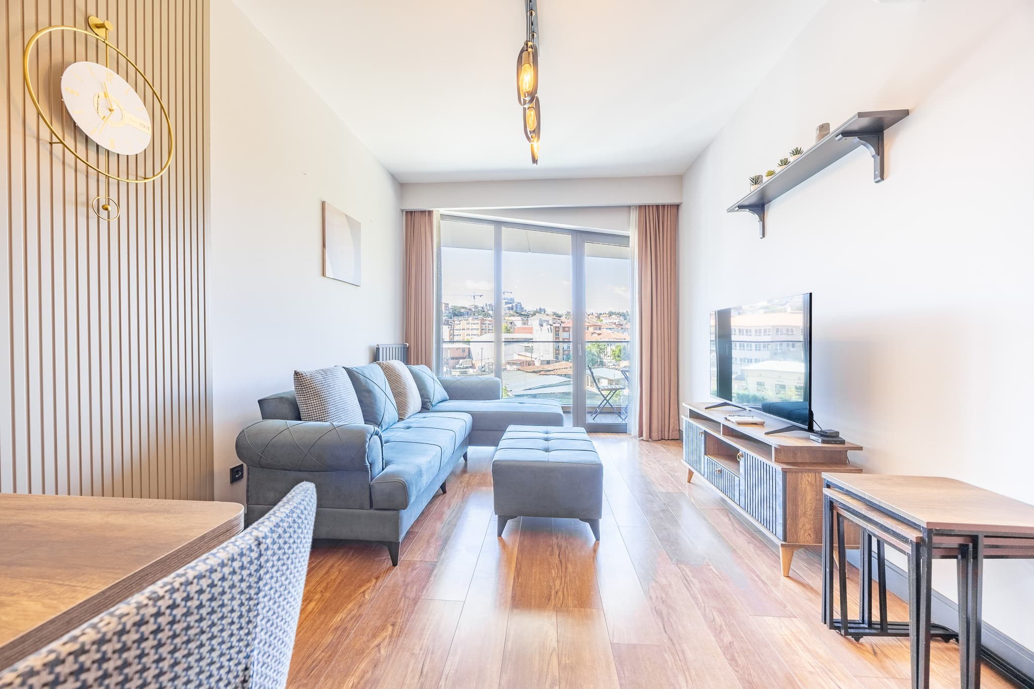 central City Apartment with Premium Amenities , furnished apartment in Beyoğlu, Istanbul — image 2