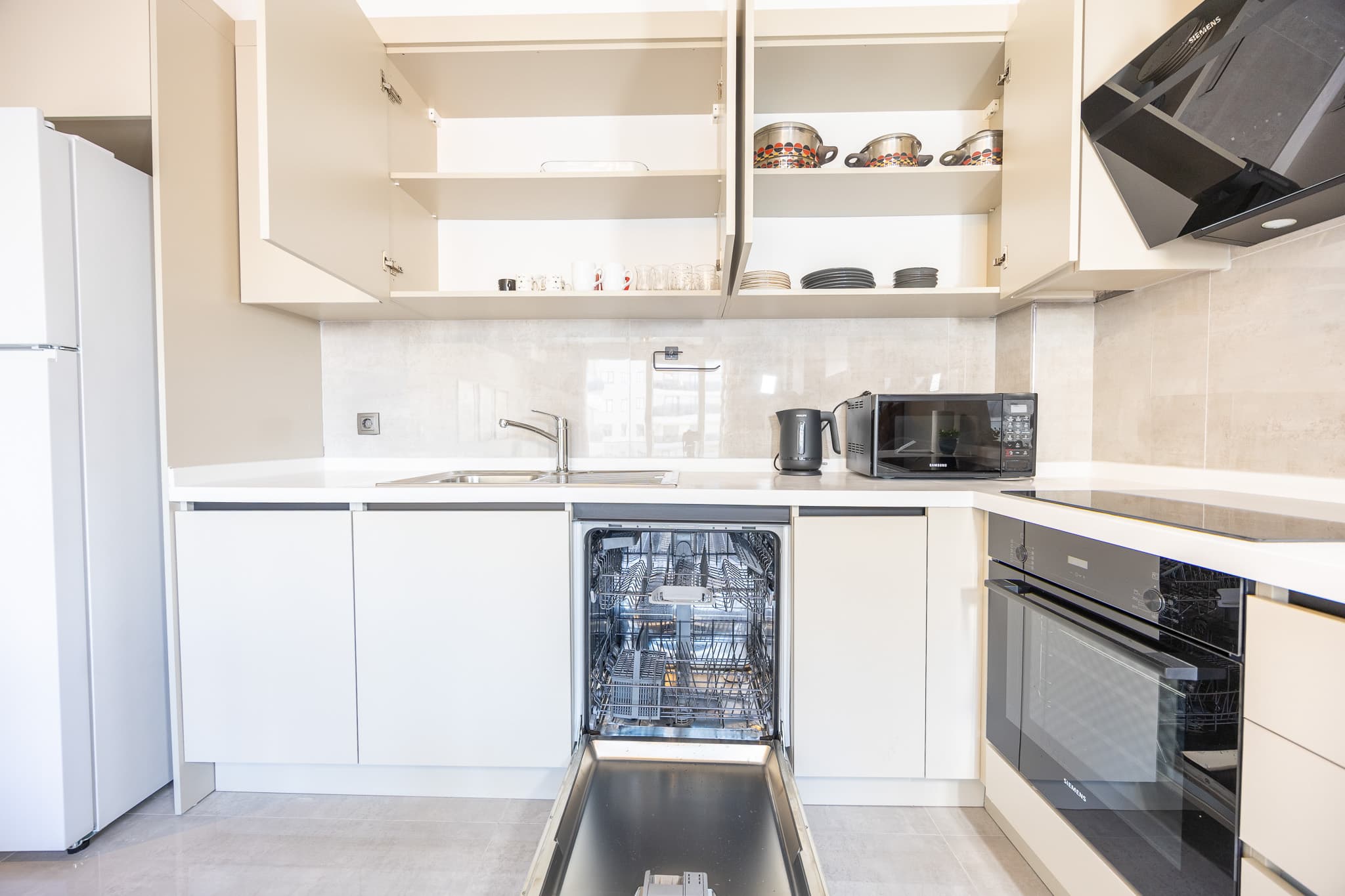 Relax Unwind: Inviting 1BR Apt, Cozy Interiors, furnished apartment in Küçükçekmece, Istanbul — image 14