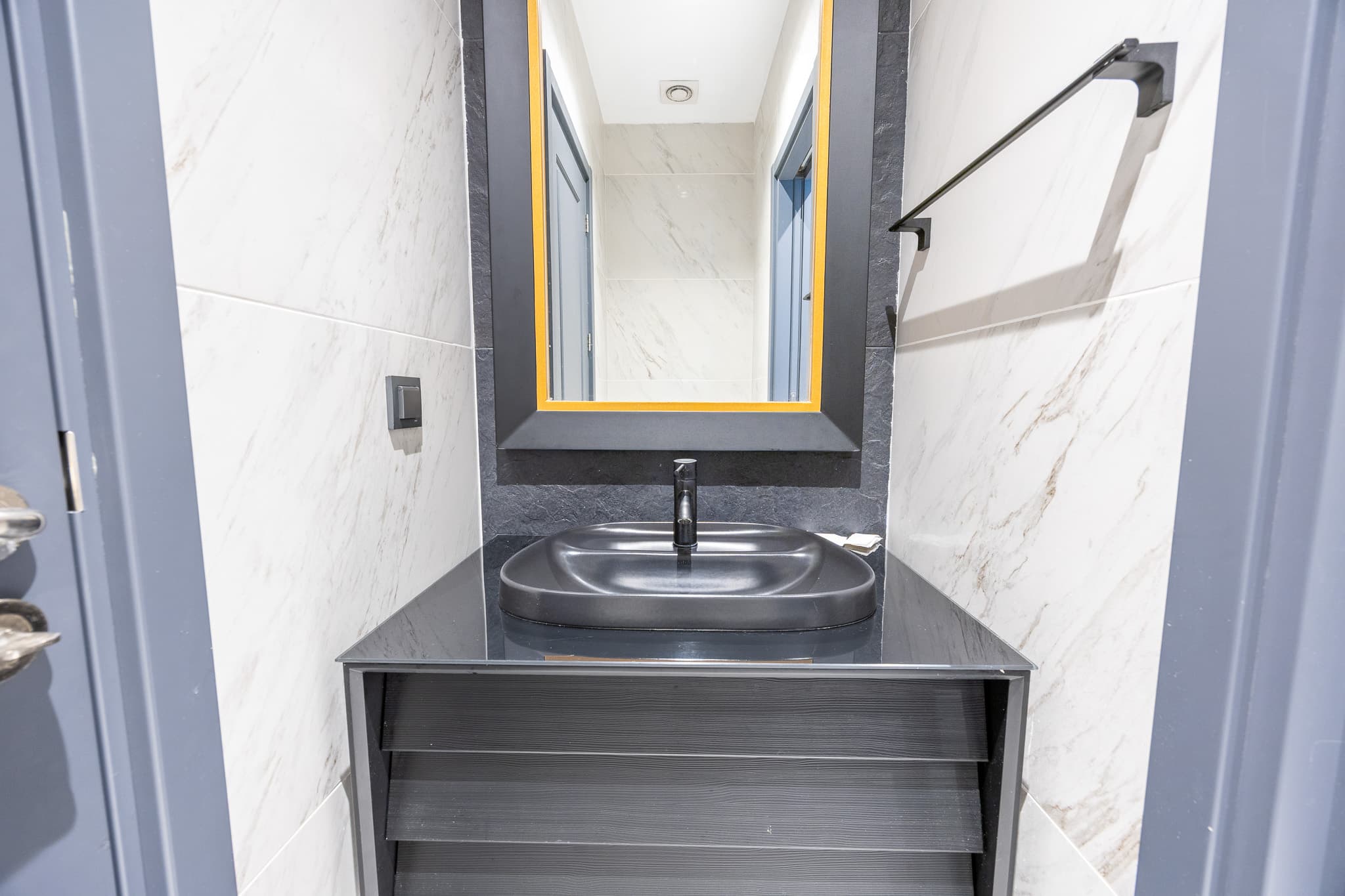 central City Apartment with Premium Amenities , furnished apartment in Beyoğlu, Istanbul — image 13