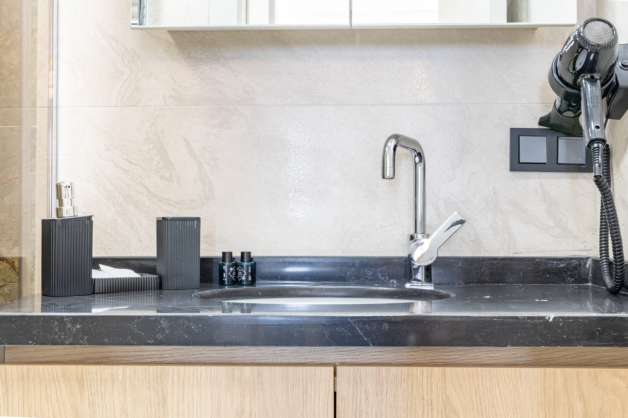 Stylish 1BR | Bright Modern Living, furnished apartment in Beyoğlu, Istanbul — image 17