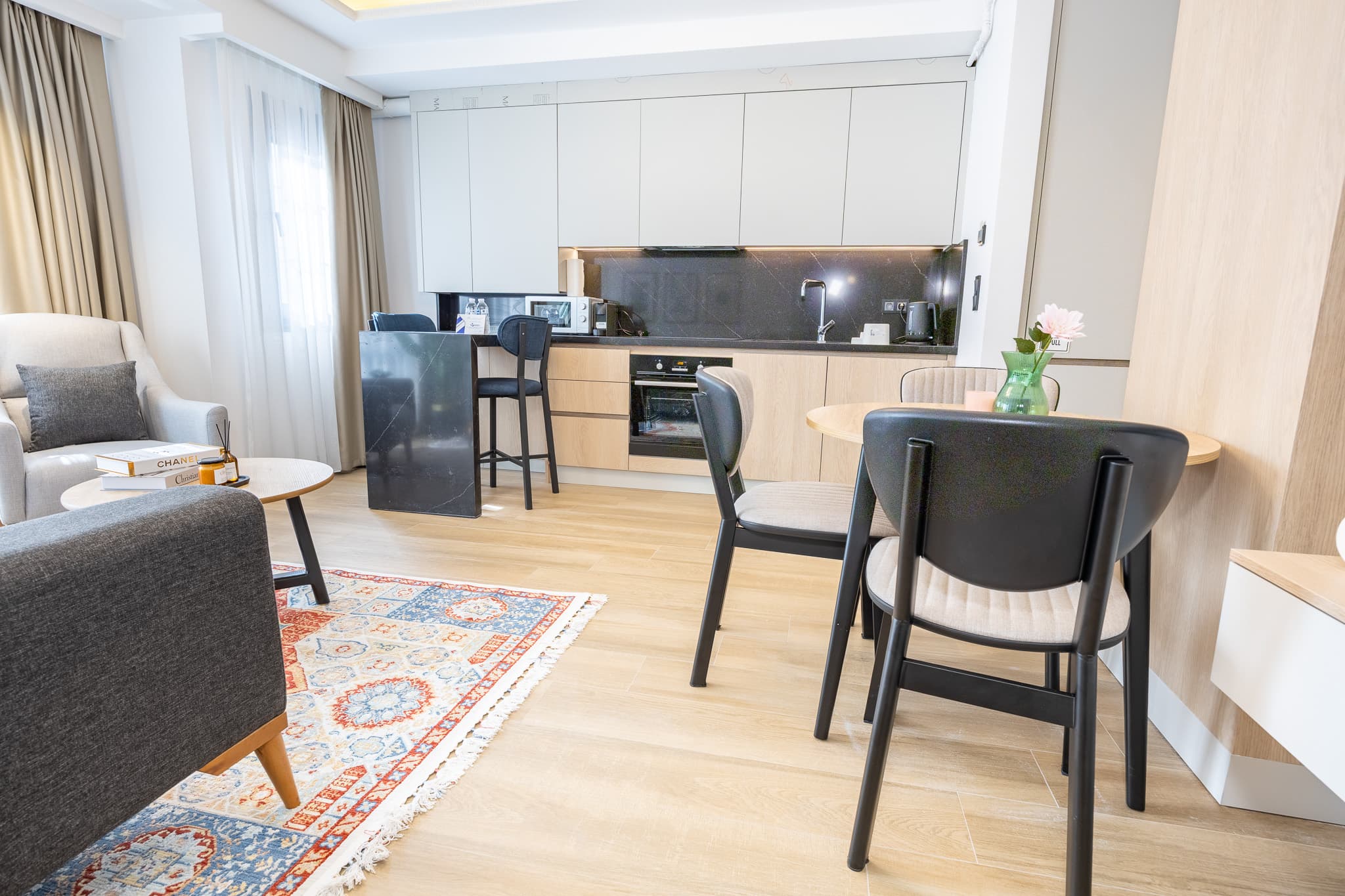 Stylish 1BR | Bright Modern Living, furnished apartment in Beyoğlu, Istanbul — image 18