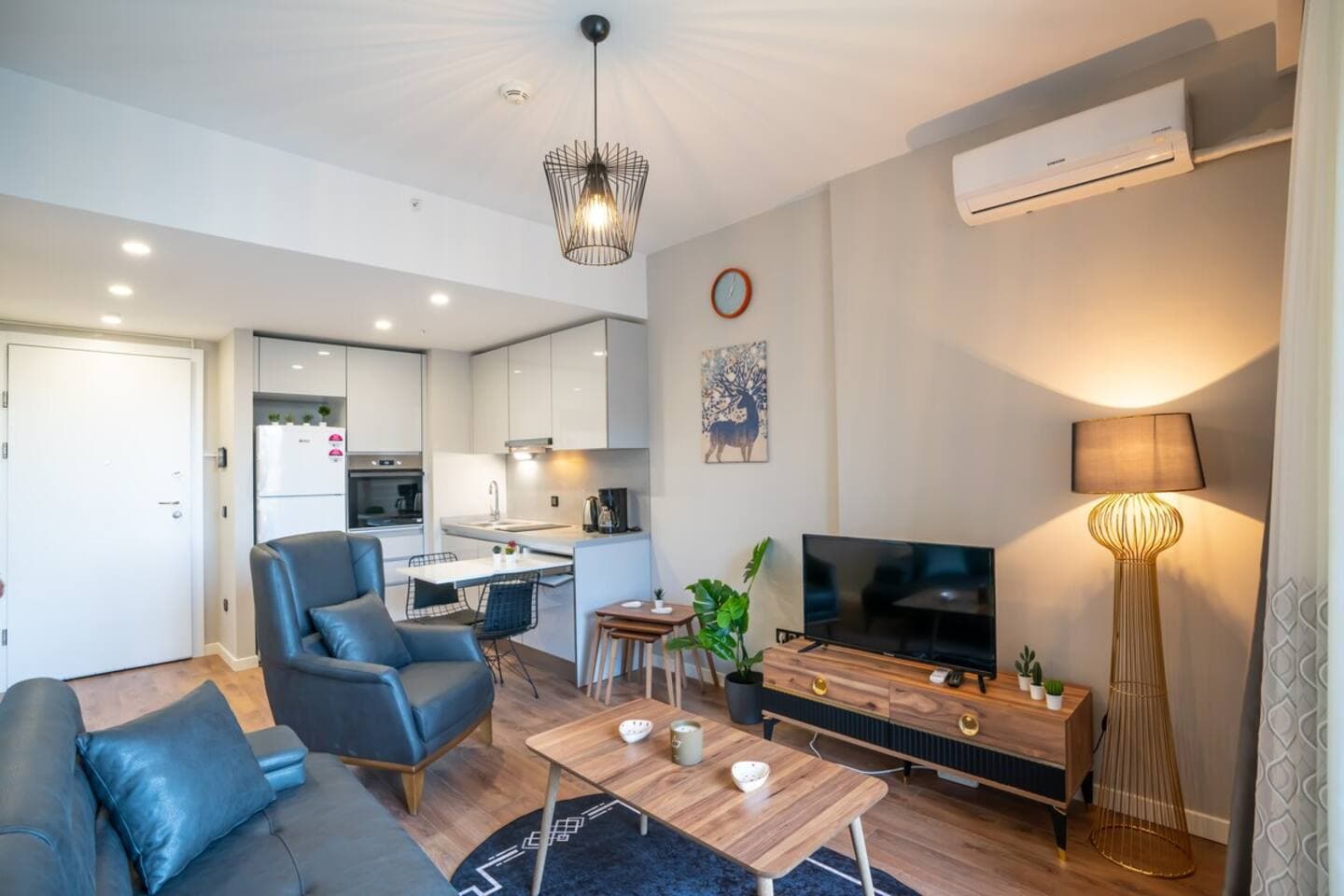Stylish City Getaway - Immerse Yourself in Luxury, furnished apartment in Bağcılar, Istanbul