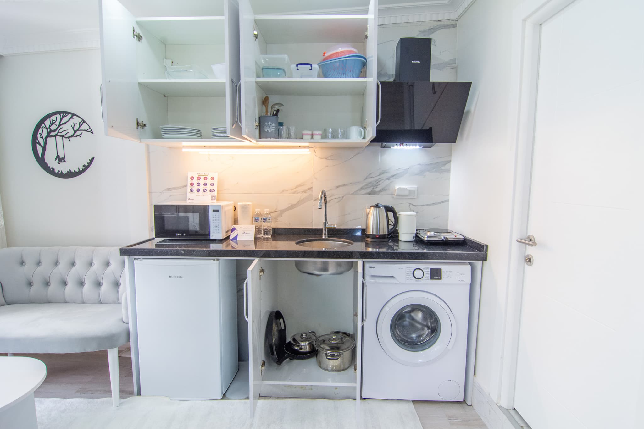 Cozy 1BR with Inviting Balcony, furnished apartment in Beylikdüzü, Istanbul — image 11