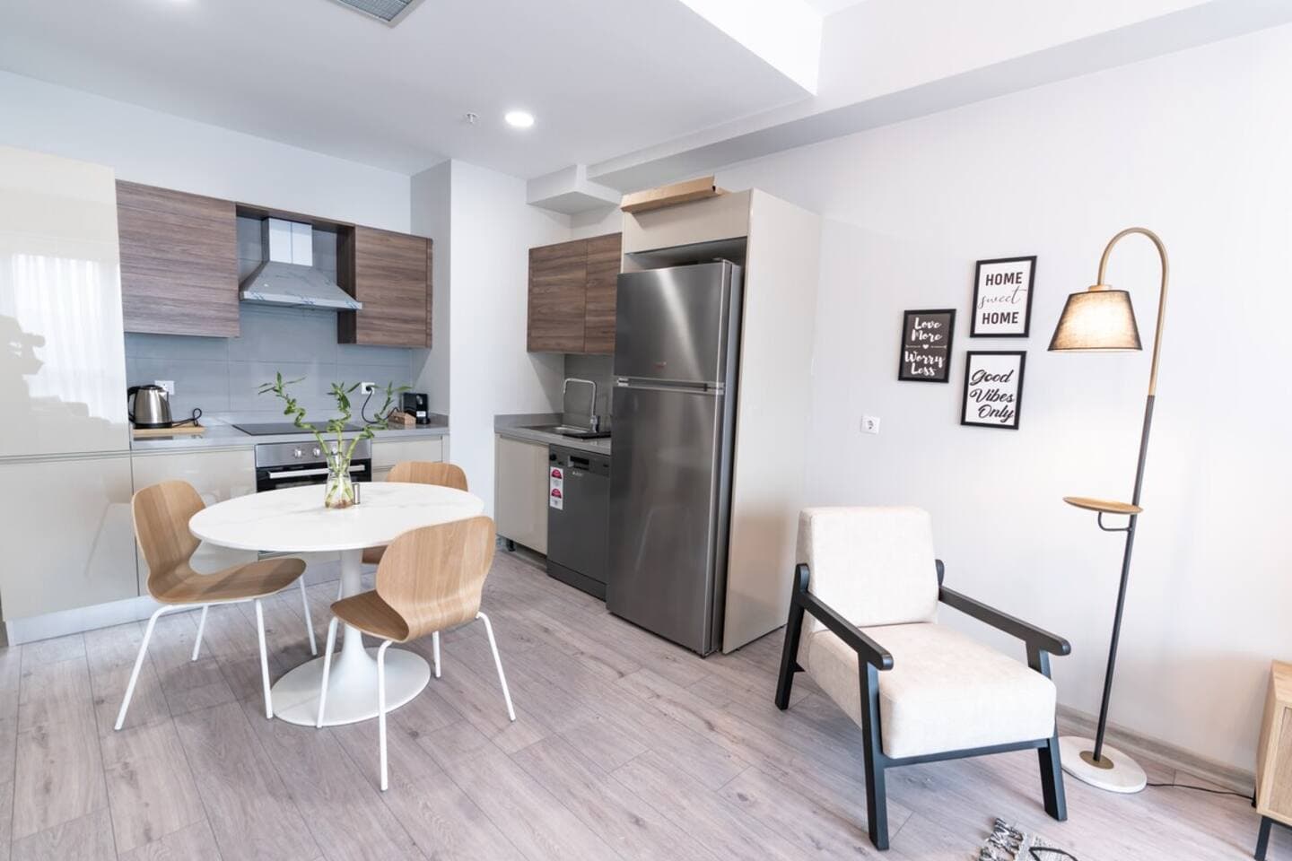 Modern Urban Apt- Relaxation in the City Hustle, furnished apartment in Kadıköy, Istanbul — image 5