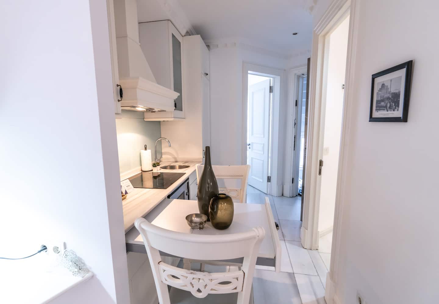 Cozy Getaway - Warmth and Comfort in the City, furnished apartment in Beyoğlu, Istanbul — image 9