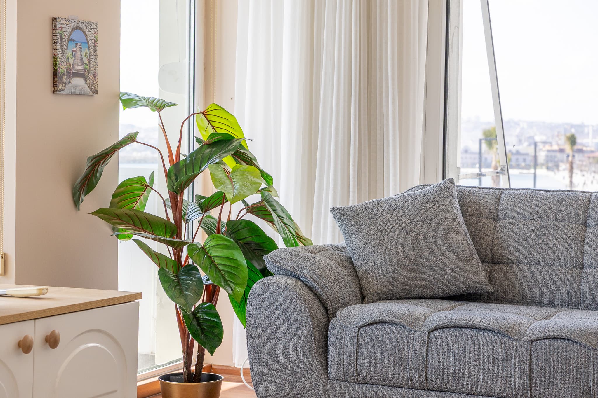 Seaside 3-Bedroom Duplex with Jacuzzi, furnished apartment in Büyükçekmece, Istanbul — image 4