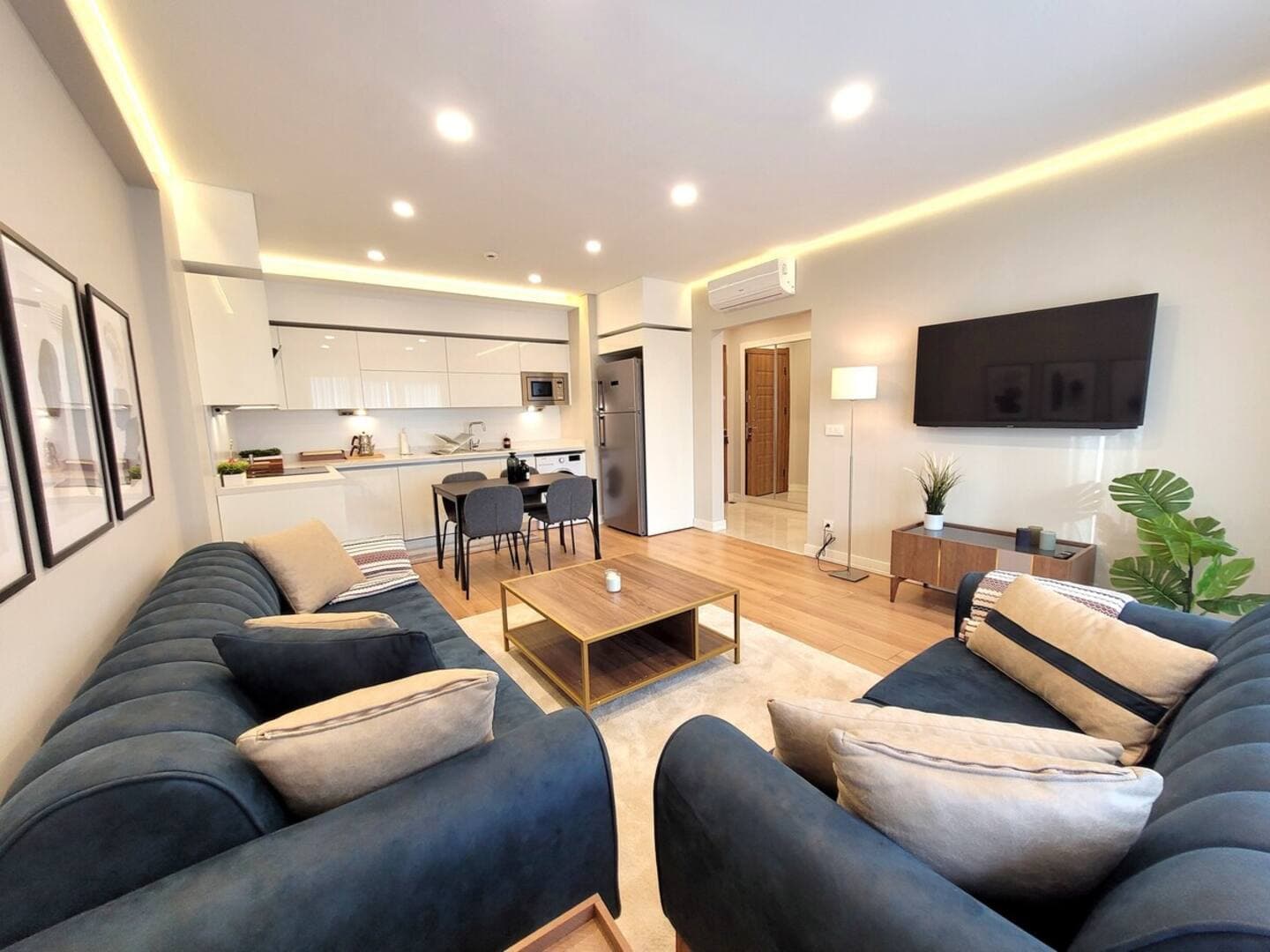 Relax Unwind: Inviting 2BR Apt, Cozy Interiors, furnished apartment in Küçükçekmece, Istanbul — image 2