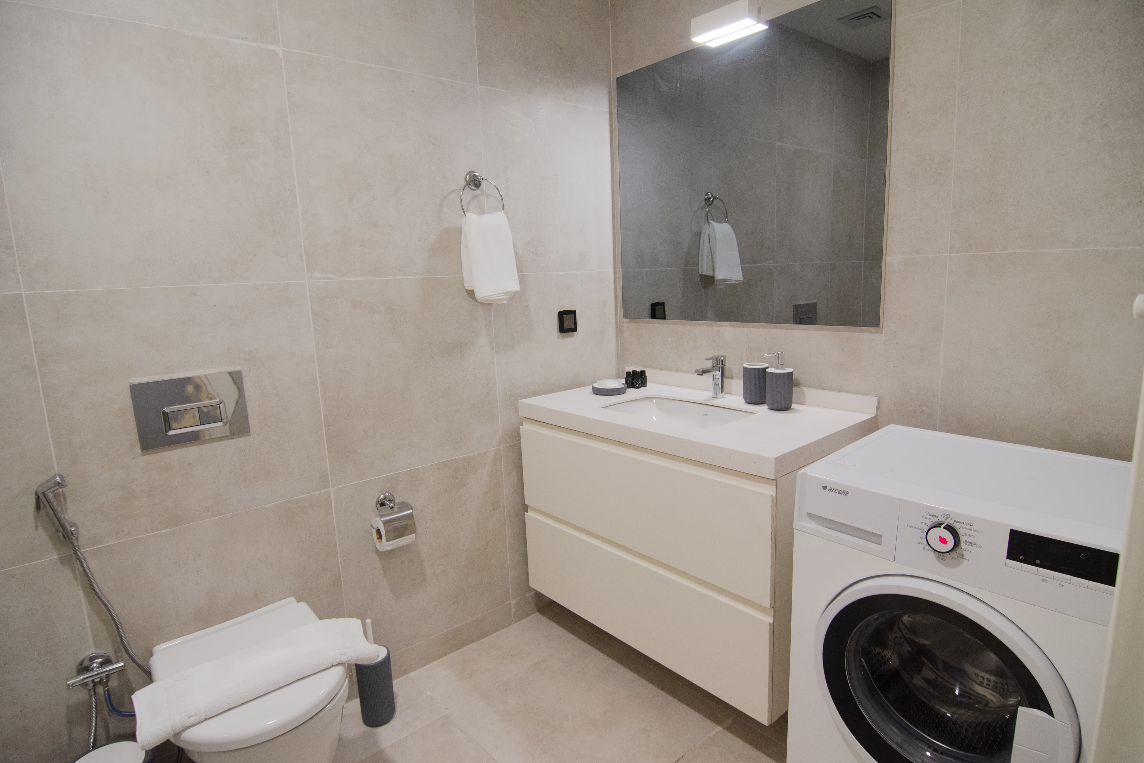 Cozy Retreat: Stylish 2BR Apt, furnished apartment in Bağcılar, Istanbul — image 24