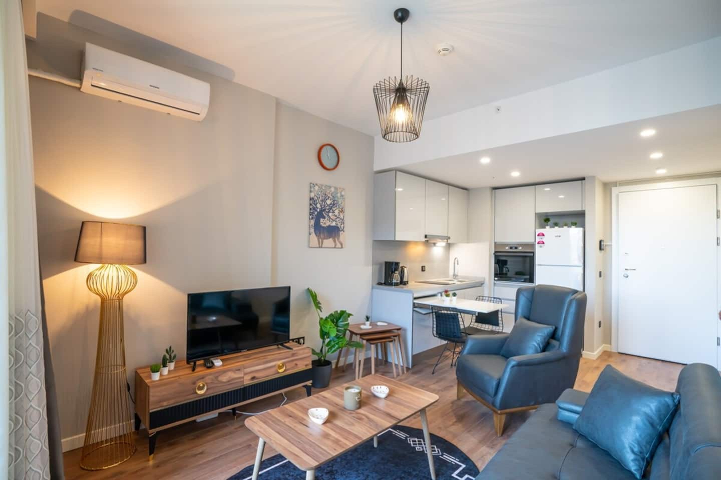 Stylish 1-Bedroom  Apt- Experience City's Pulse, furnished apartment in Bağcılar, Istanbul