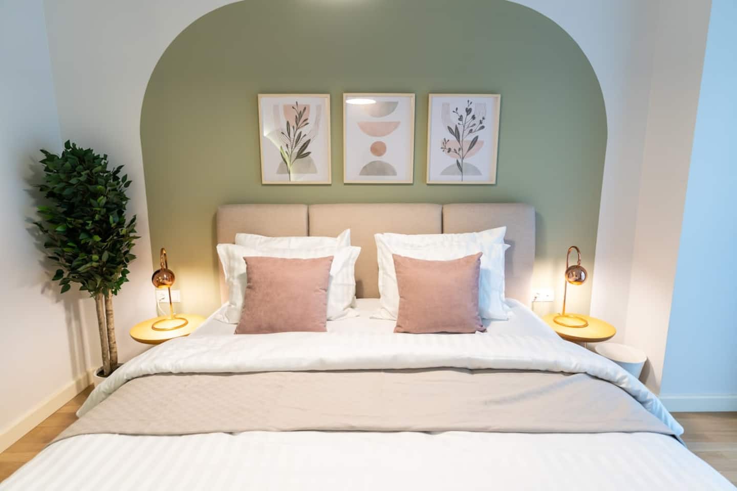 1-Bdr Getaway with Pool/Gym near Taksim Square, furnished apartment in Şişli, Istanbul — image 9