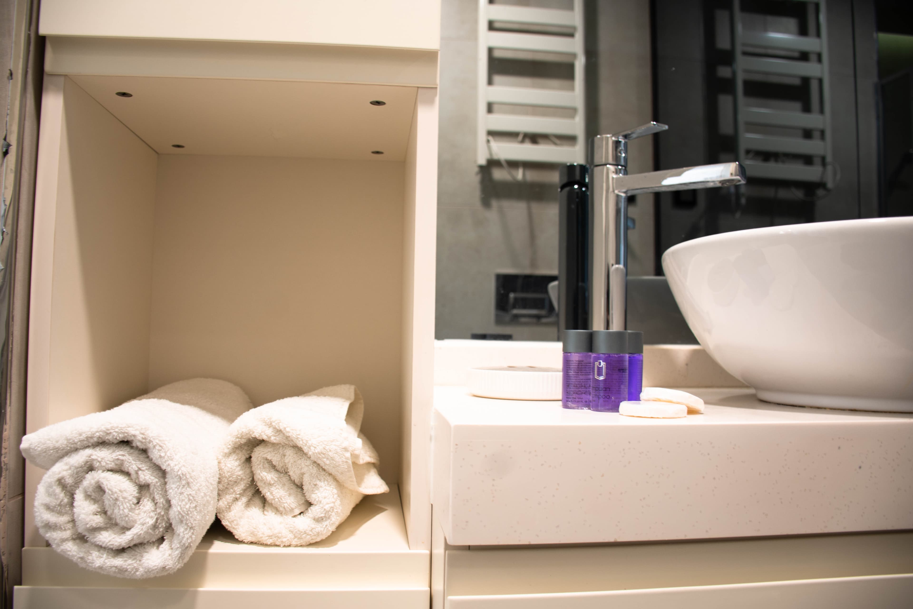 Modern City Getaway - Immerse Yourself in Luxury, furnished apartment in Bağcılar, Istanbul — image 18