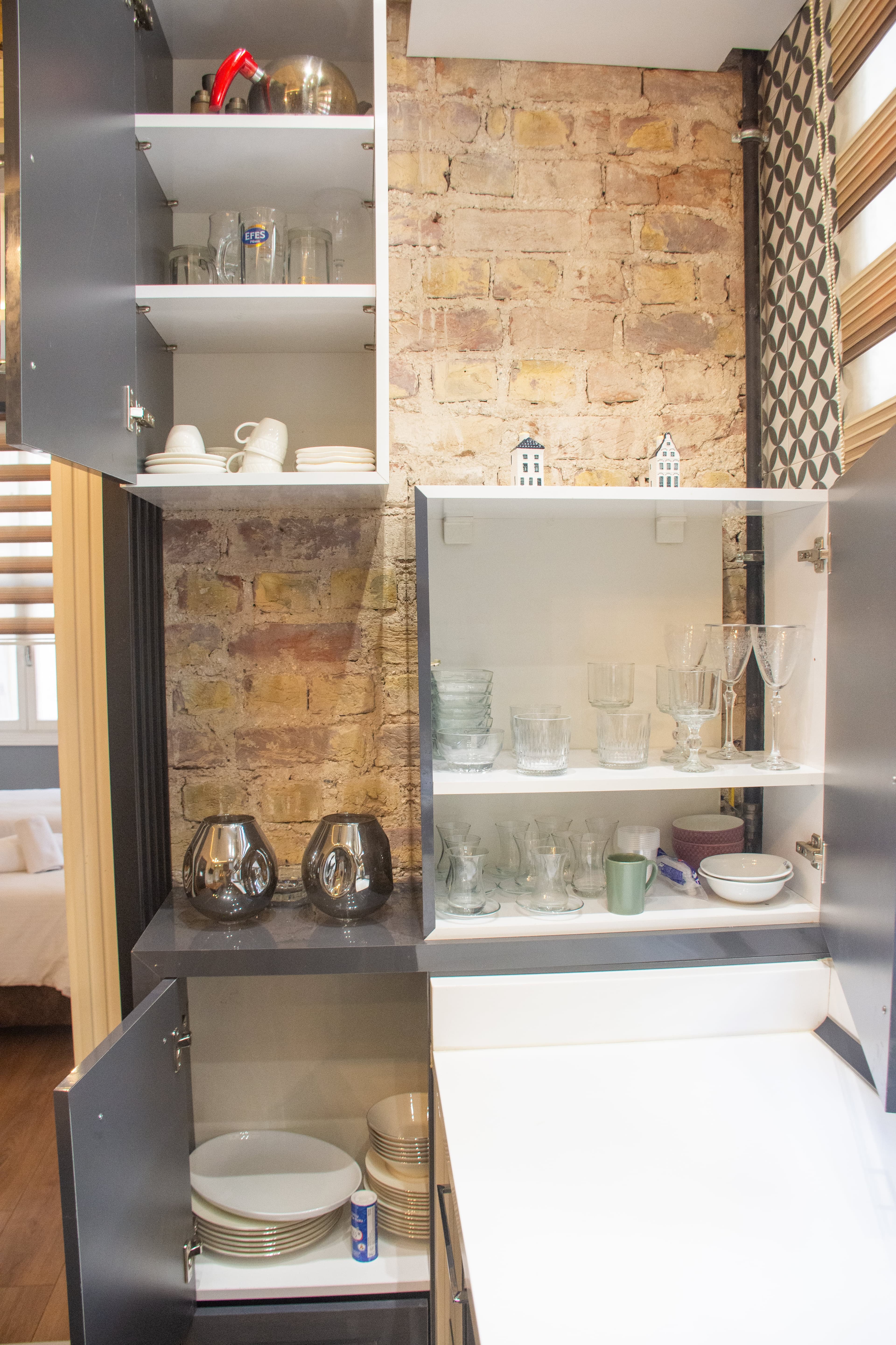 Modern 2BR Flat 1min walk to Taksim square, furnished apartment in Beyoğlu, Istanbul — image 9