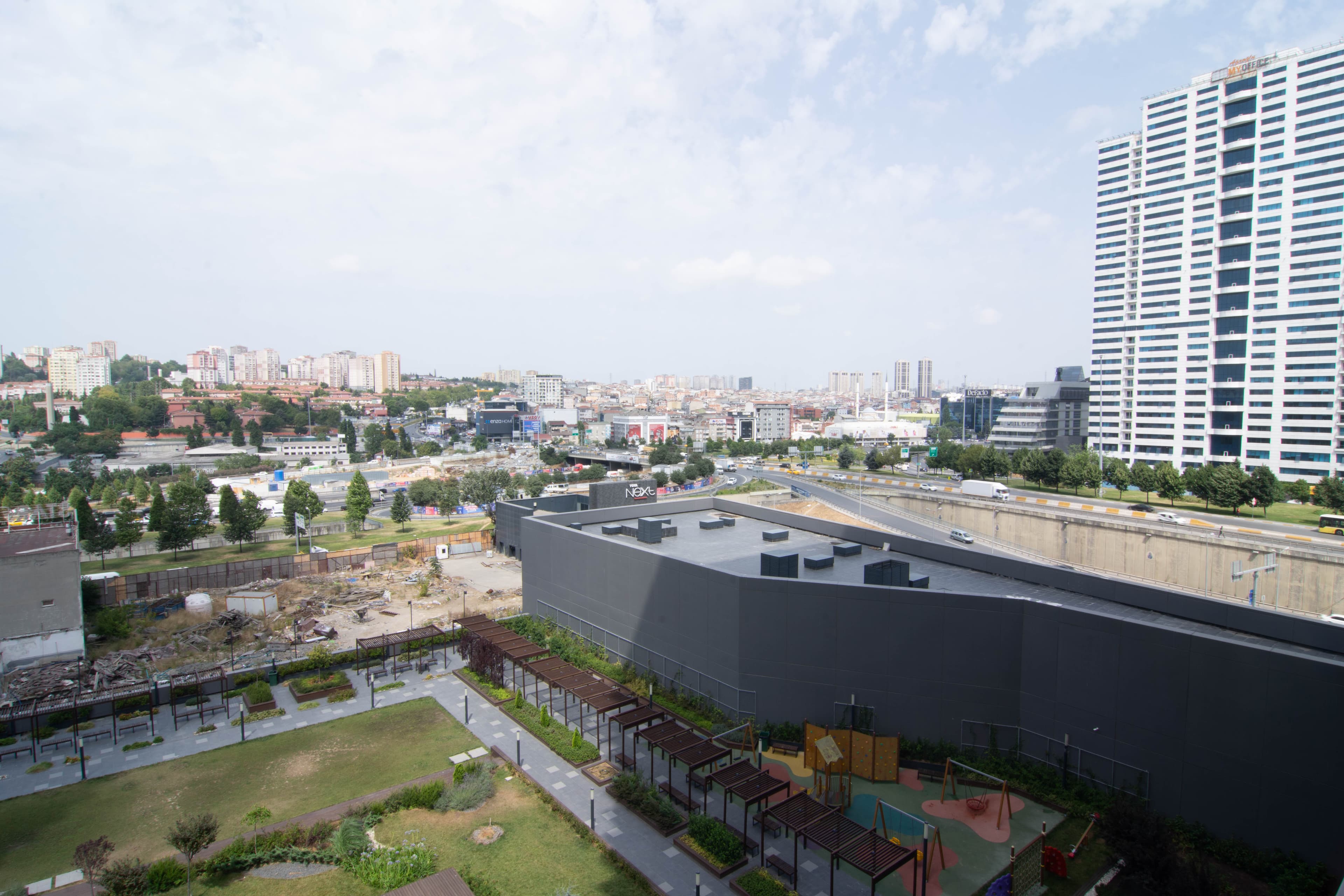 Modern City Getaway - Immerse Yourself in Luxury, furnished apartment in Bağcılar, Istanbul — image 23