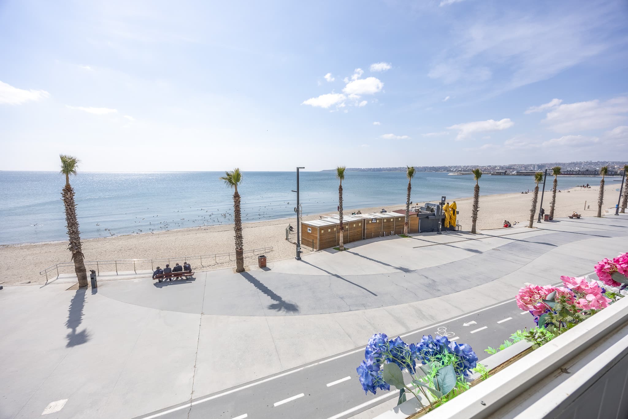 Seaside 3-Bedroom Duplex with Jacuzzi, furnished apartment in Büyükçekmece, Istanbul — image 10