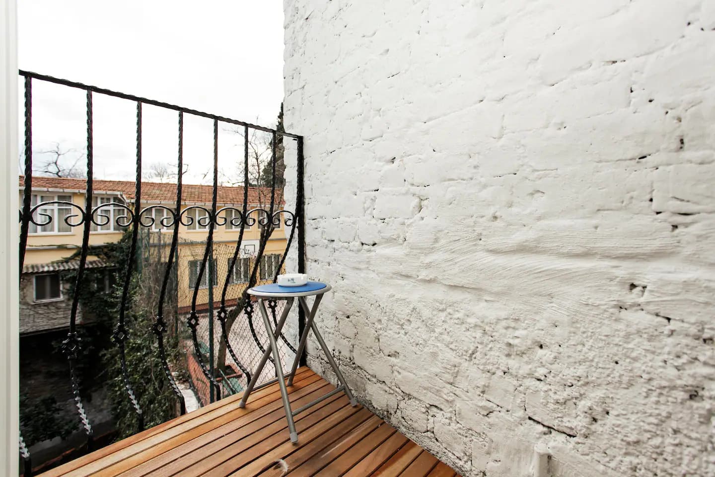 Stylish City Getaway-Explore the Urban Delights, furnished apartment in Beyoğlu, Istanbul — image 17