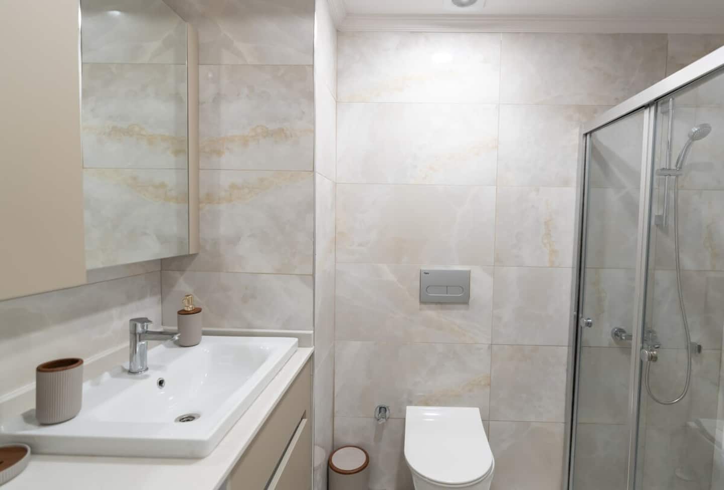 Modern & Fancy 2-Bedroom Apt with Nespresso, furnished apartment in Kağıthane, Istanbul — image 6