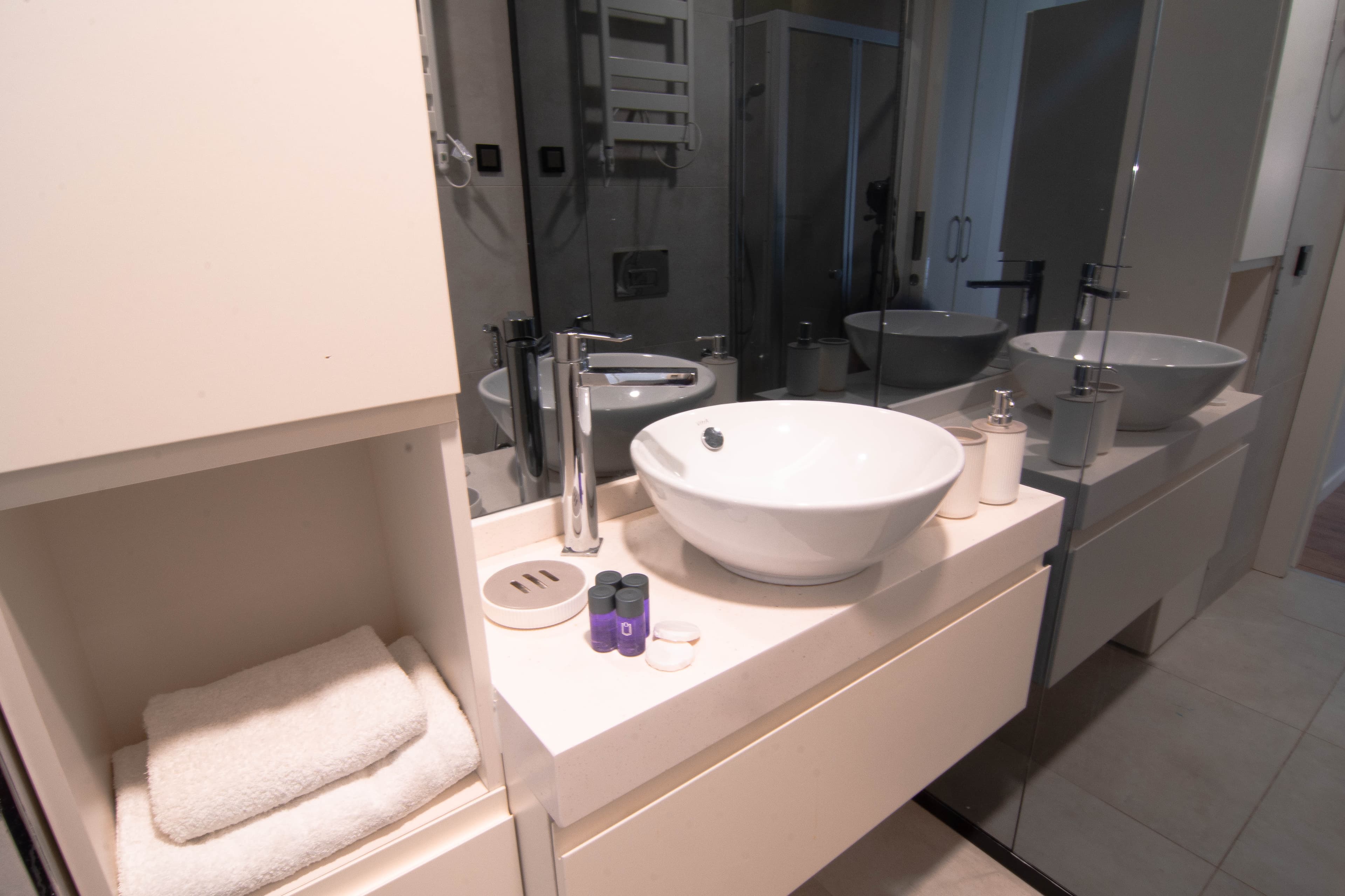 Modern City Getaway - Immerse Yourself in Luxury, furnished apartment in Bağcılar, Istanbul — image 21