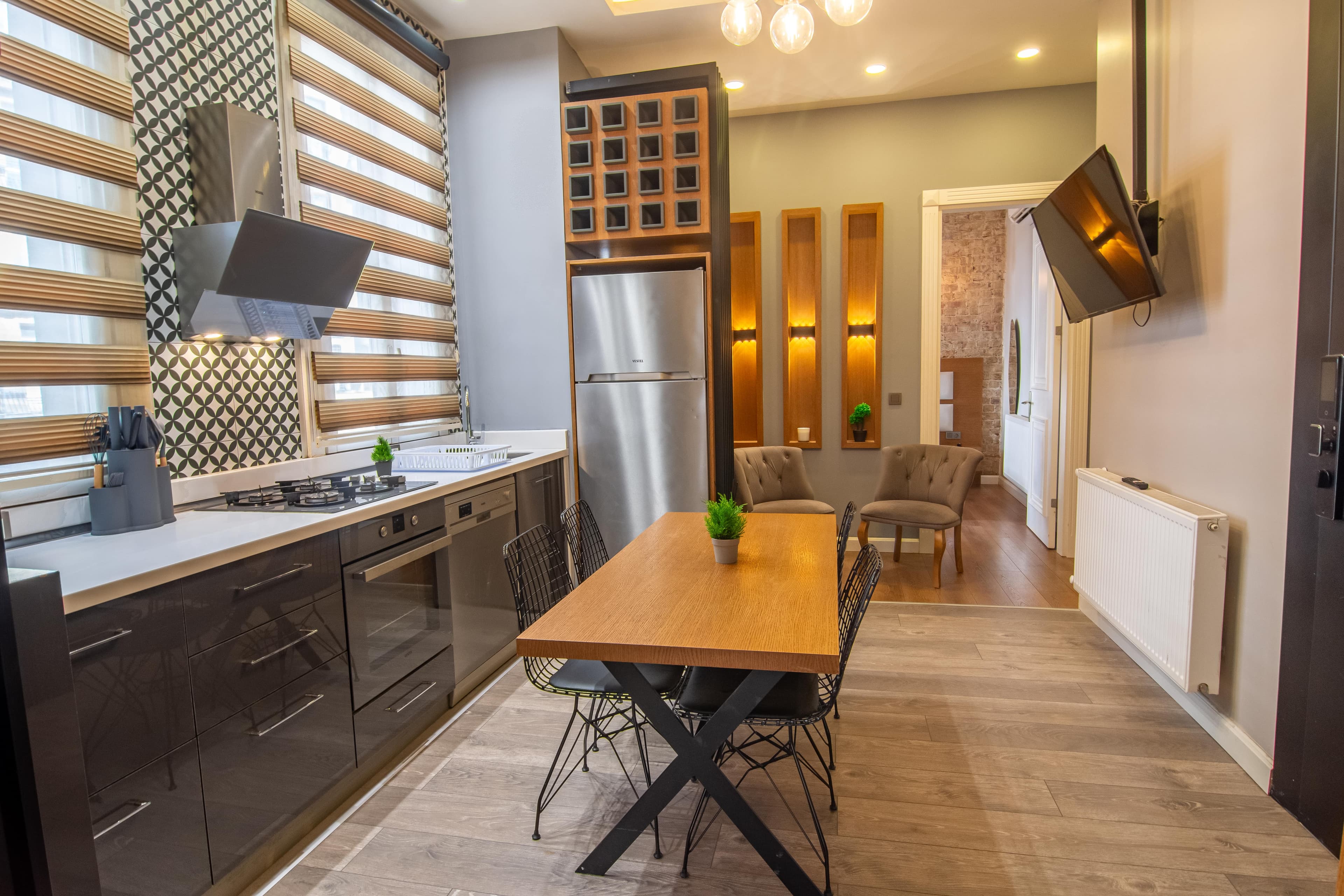 Modern 2BR Flat 1min walk to Taksim square, furnished apartment in Beyoğlu, Istanbul — image 12