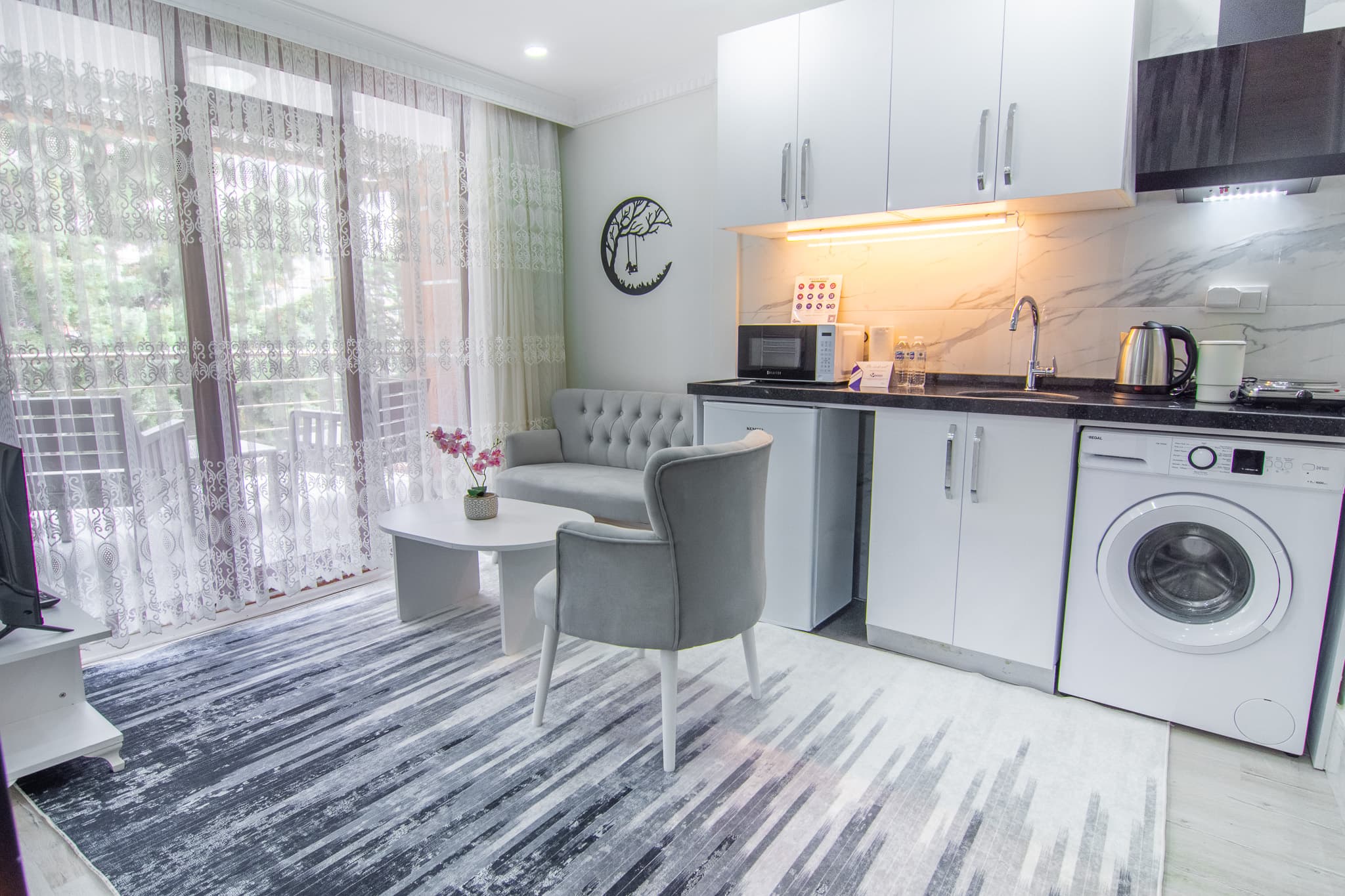 Cozy 1BR with Inviting Balcony, furnished apartment in Beylikdüzü, Istanbul — image 3
