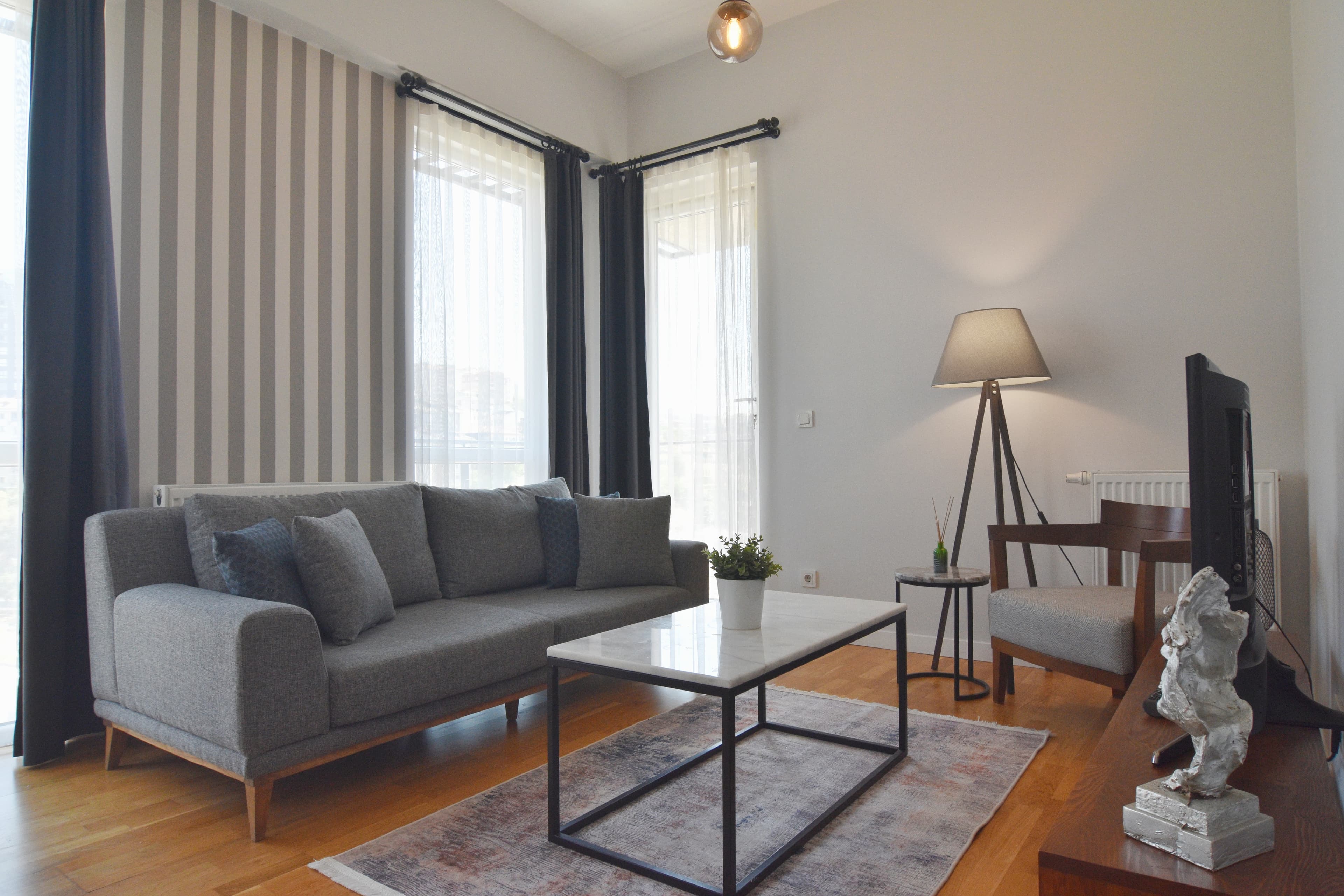 7th floor central 1-Bdr Apt  Wi-Fi/Pool/Gym, furnished apartment in Kağıthane, Istanbul — image 2