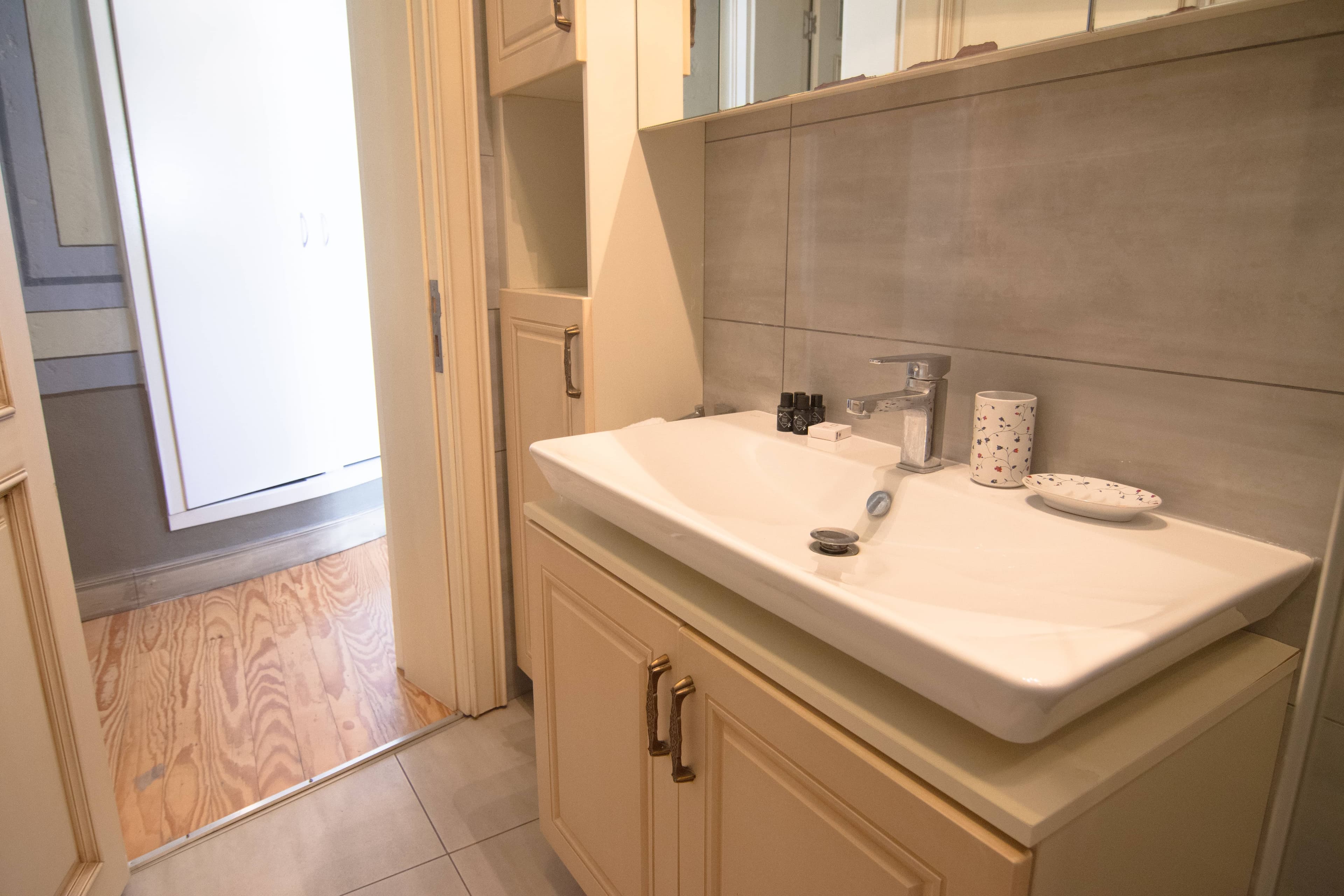 Stylish City Getaway-Explore the Urban Delights, furnished apartment in Beyoğlu, Istanbul — image 27