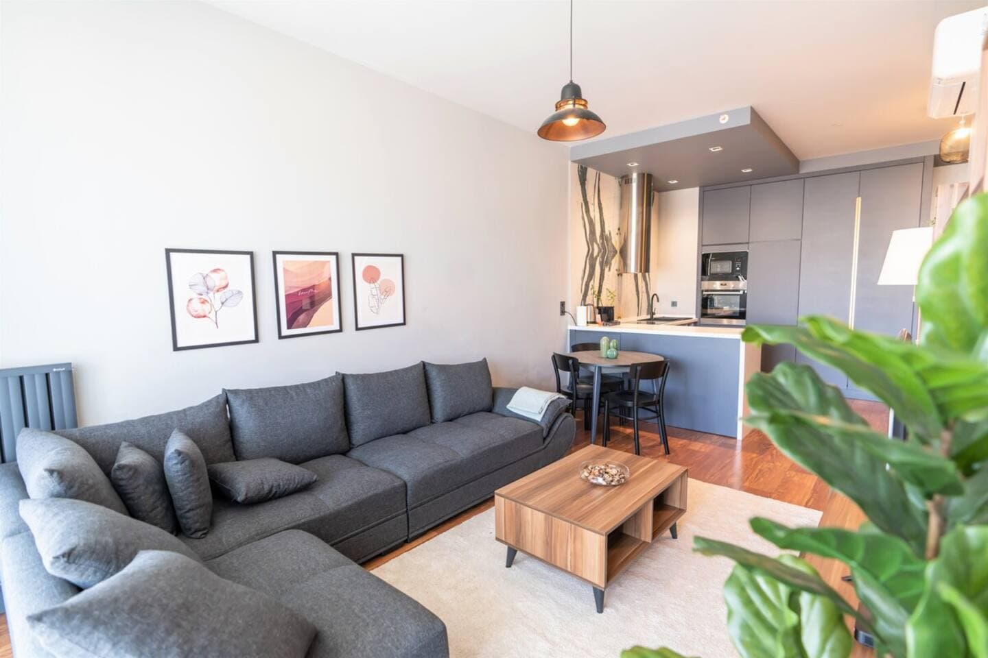 Family-Friendly Home near Taksim Square, furnished apartment in Beyoğlu, Istanbul — image 2