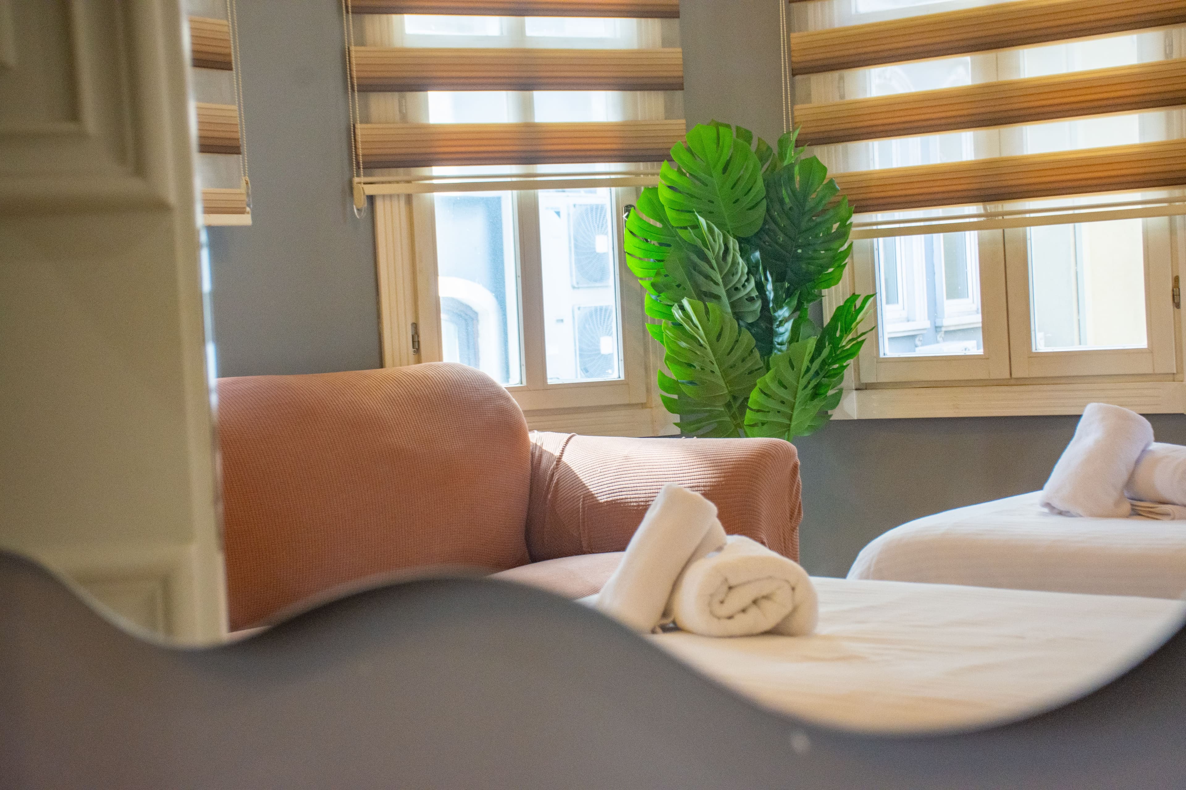 Modern 2BR Flat 1min walk to Taksim square, furnished apartment in Beyoğlu, Istanbul — image 6