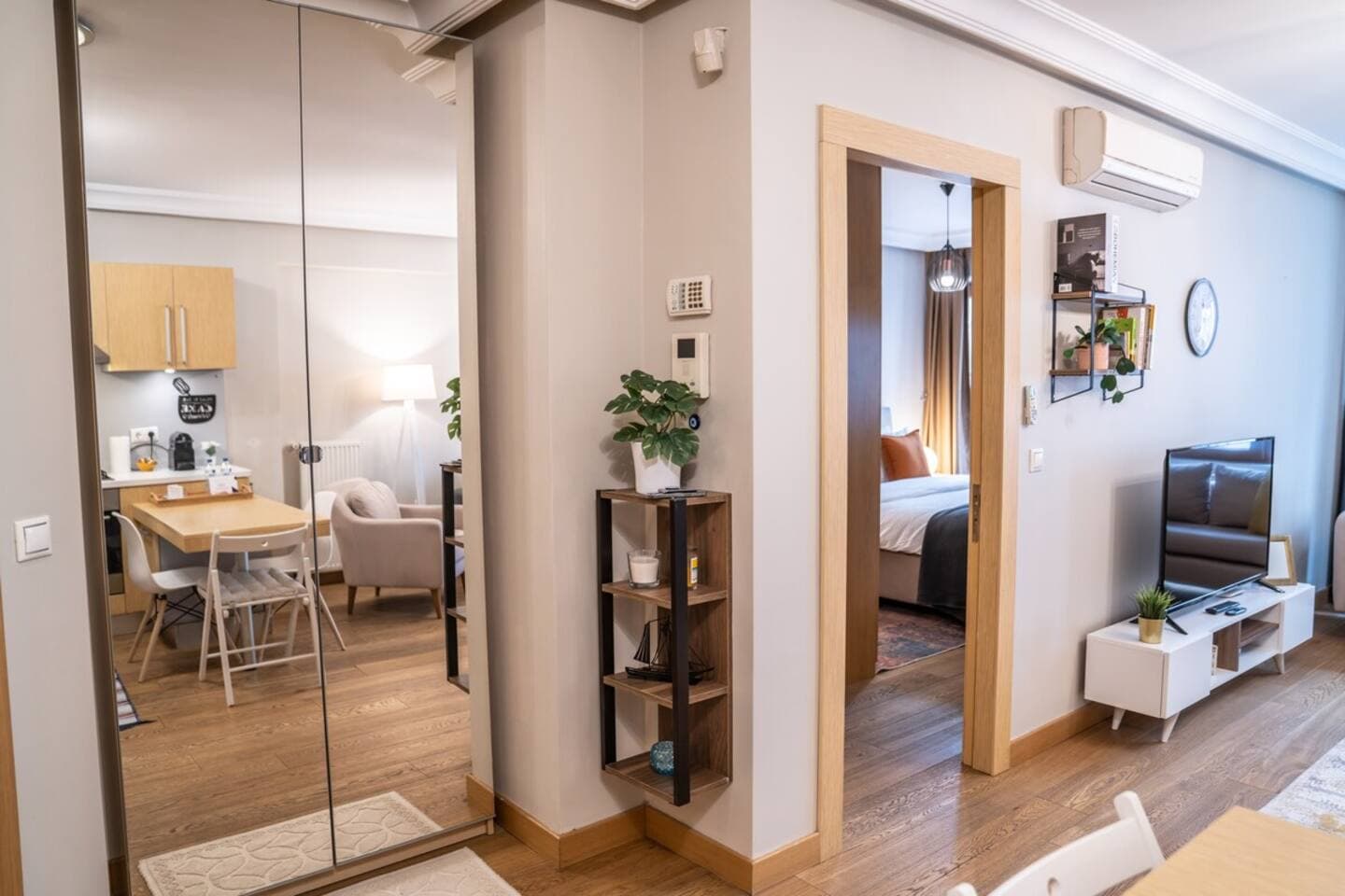 Full apartment near Osmanbey Metro Nişantaşı, furnished apartment in Şişli, Istanbul — image 10