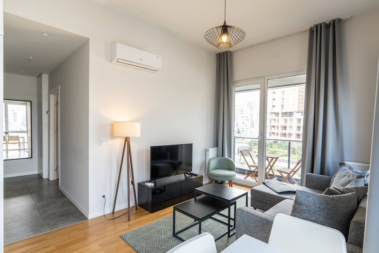 Near Airport Metro 1-Bdr Apt  Wi-Fi/Pool/Gym, furnished apartment in Kağıthane, Istanbul