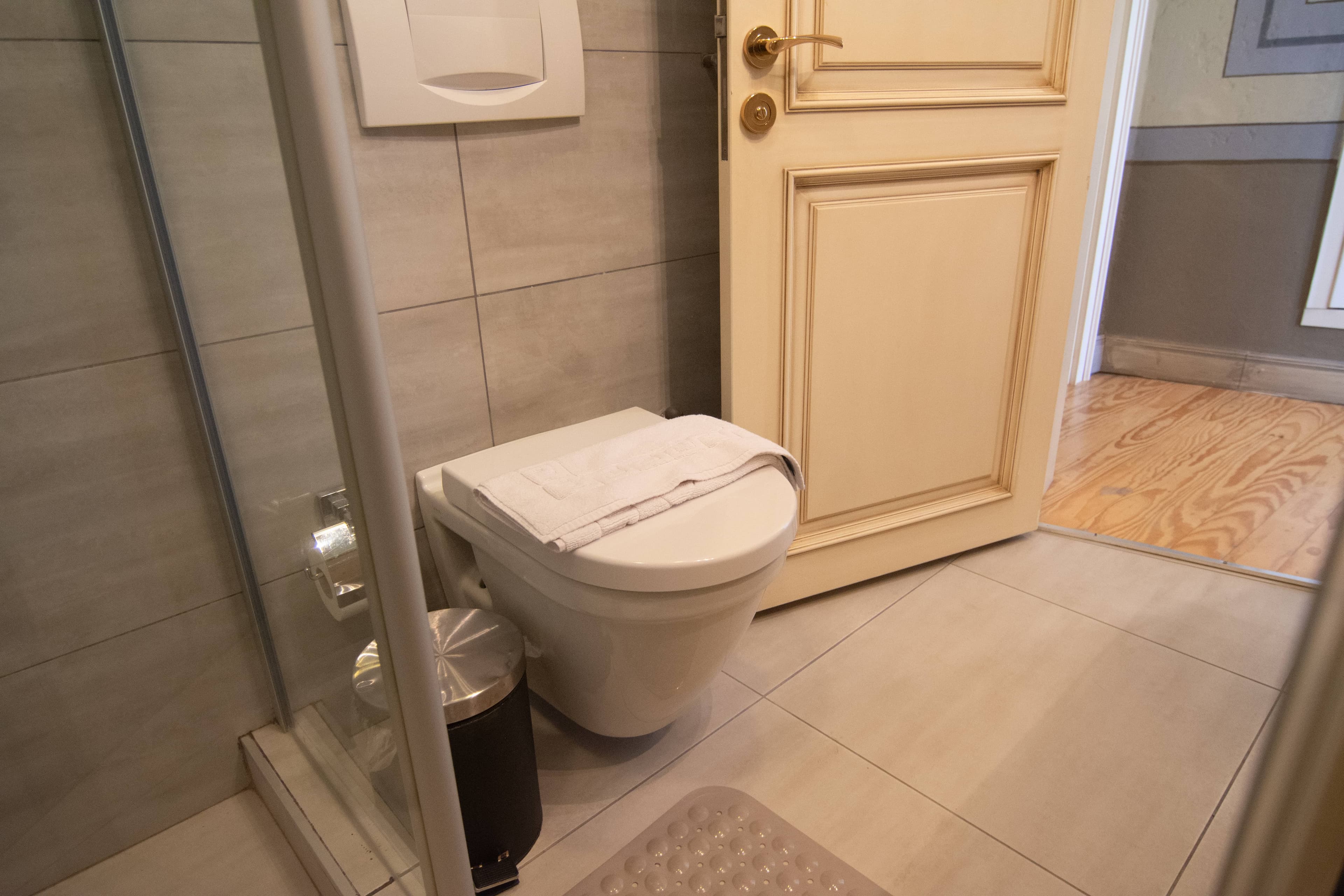Stylish City Getaway-Explore the Urban Delights, furnished apartment in Beyoğlu, Istanbul — image 28