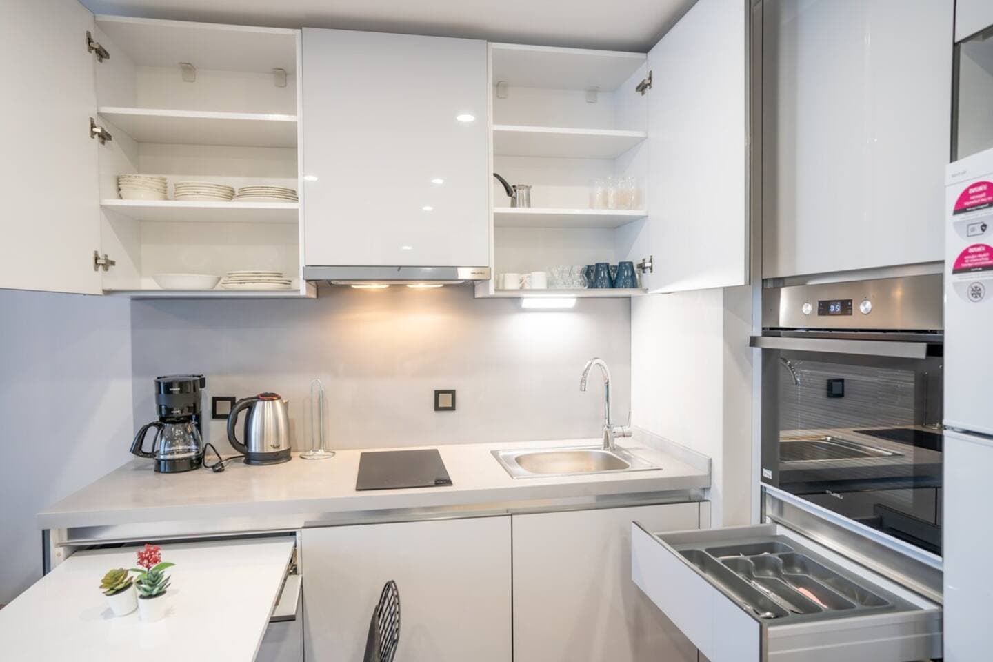 Stylish 1-Bedroom  Apt- Experience City's Pulse, furnished apartment in Bağcılar, Istanbul — image 8