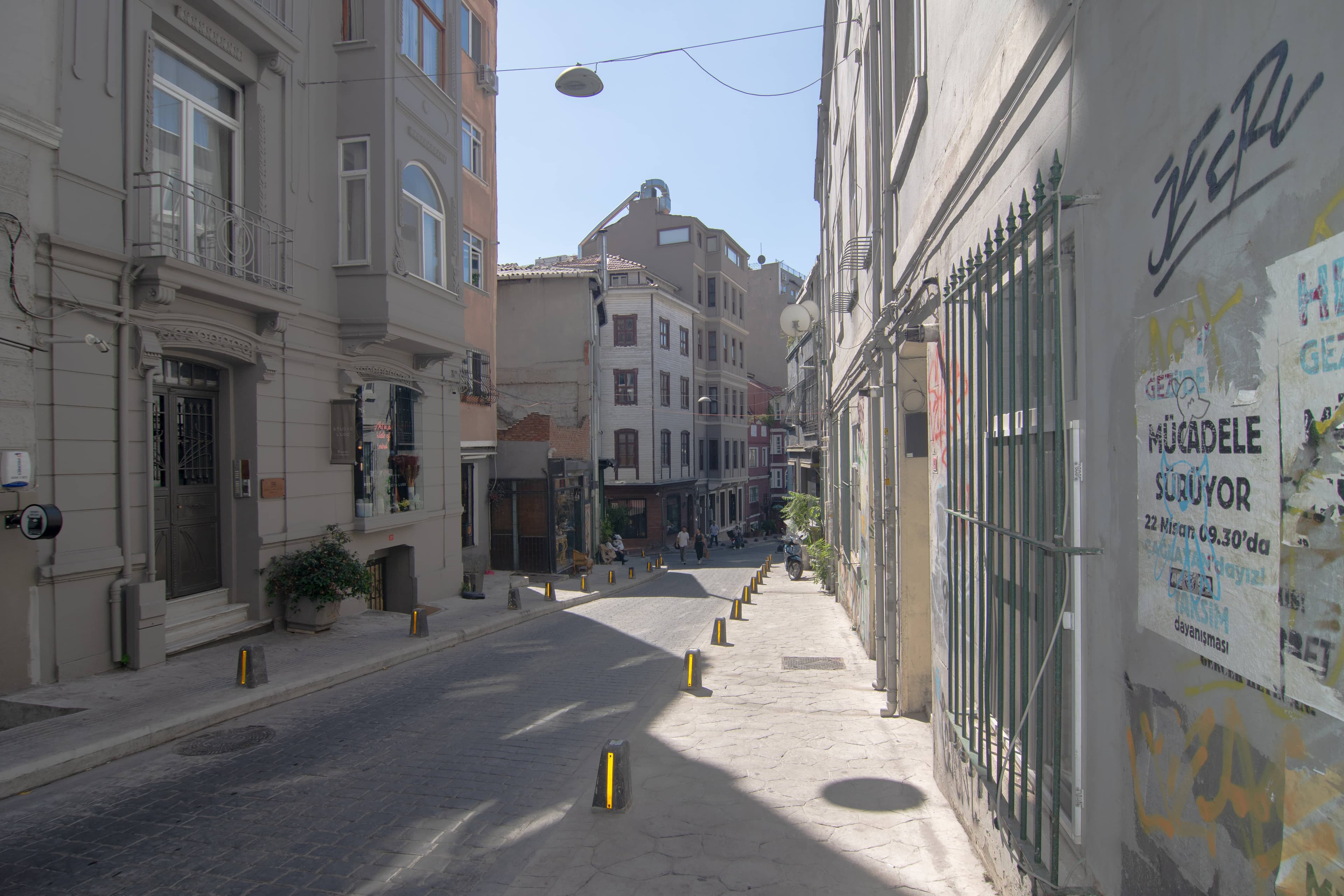 Stylish City Getaway-Explore the Urban Delights, furnished apartment in Beyoğlu, Istanbul — image 40
