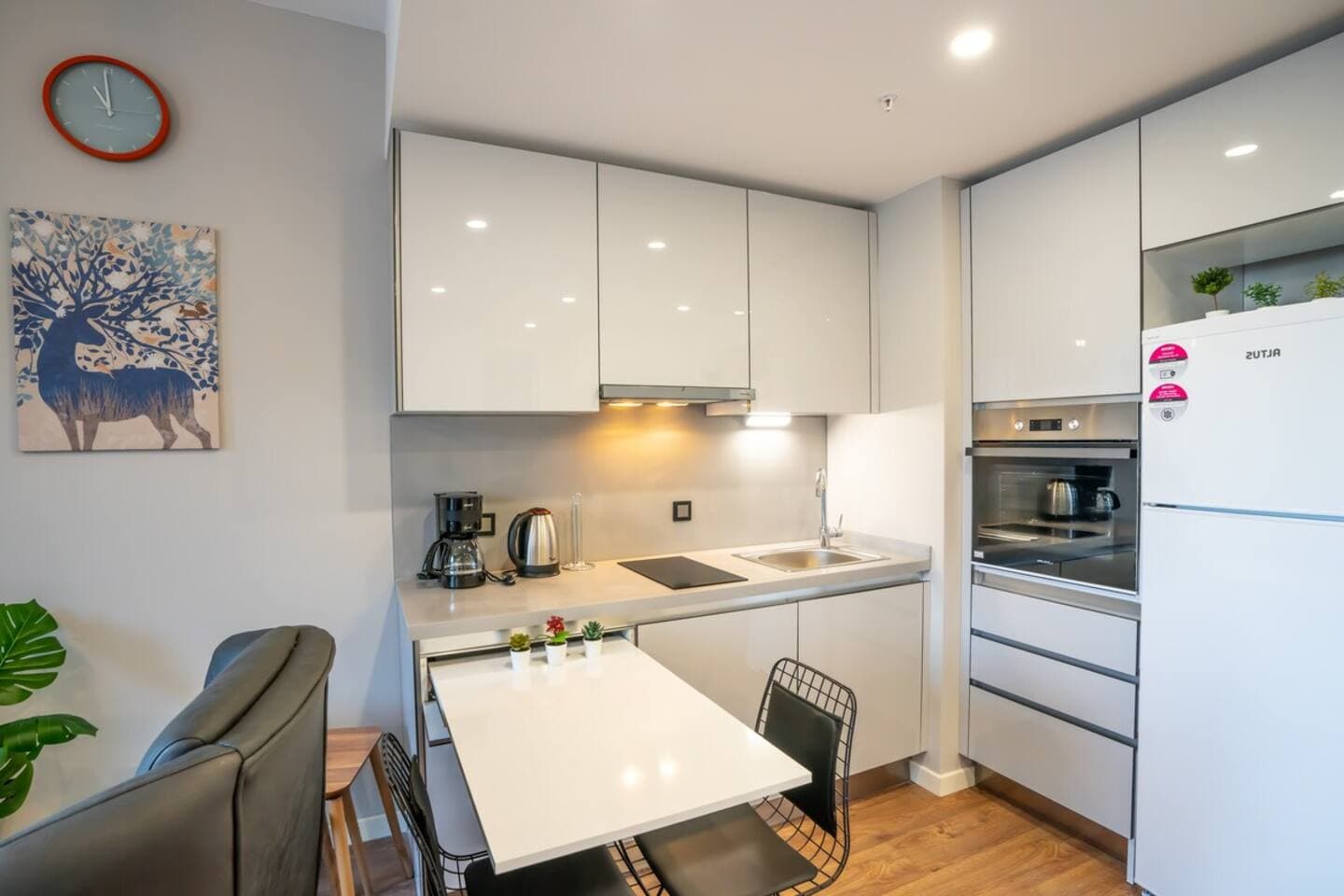 Stylish 1-Bedroom  Apt- Experience City's Pulse, furnished apartment in Bağcılar, Istanbul — image 7