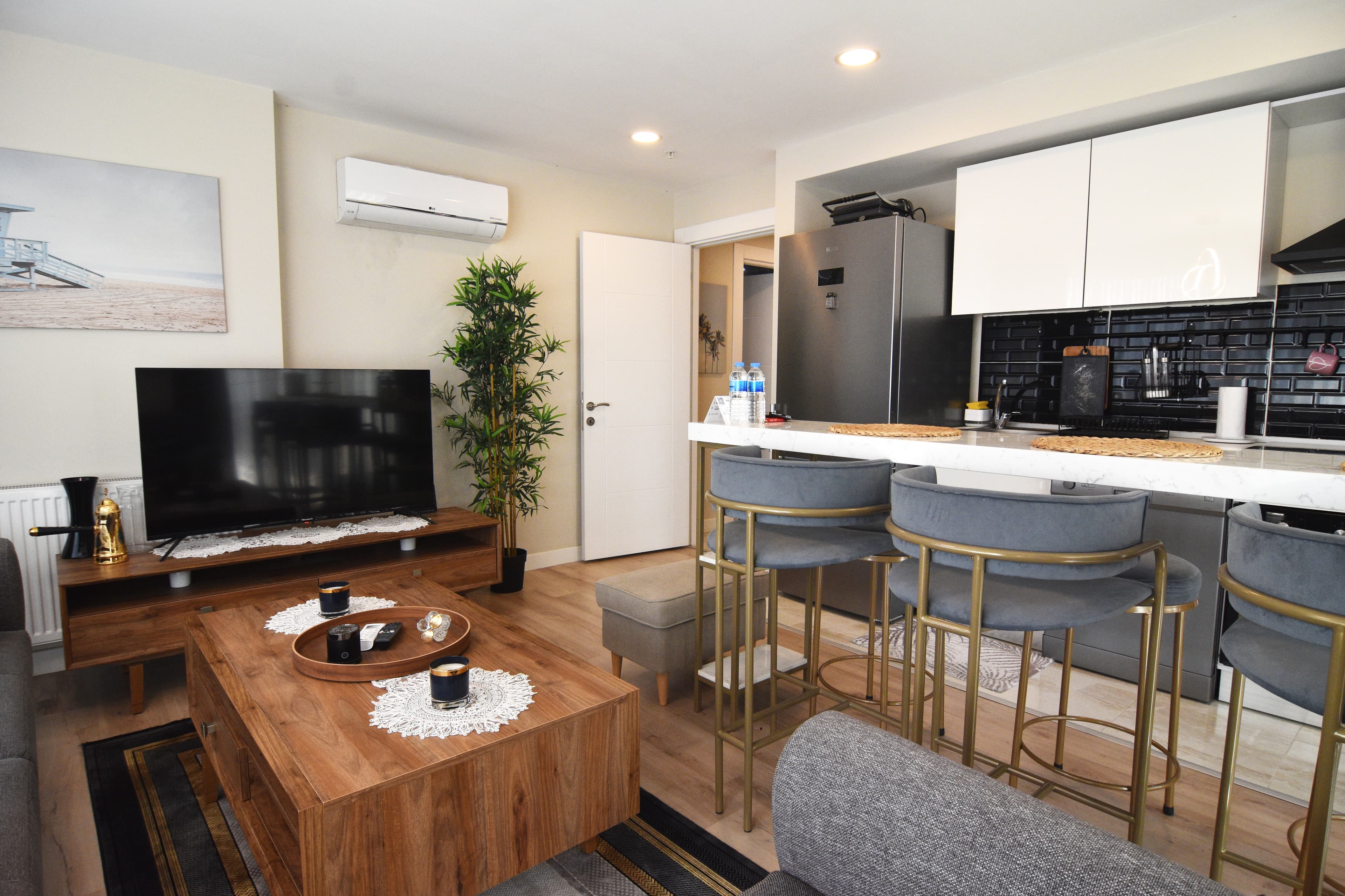 Stylish cozy 1 bedr apart & balcony, furnished apartment in Bağcılar, Istanbul — image 3