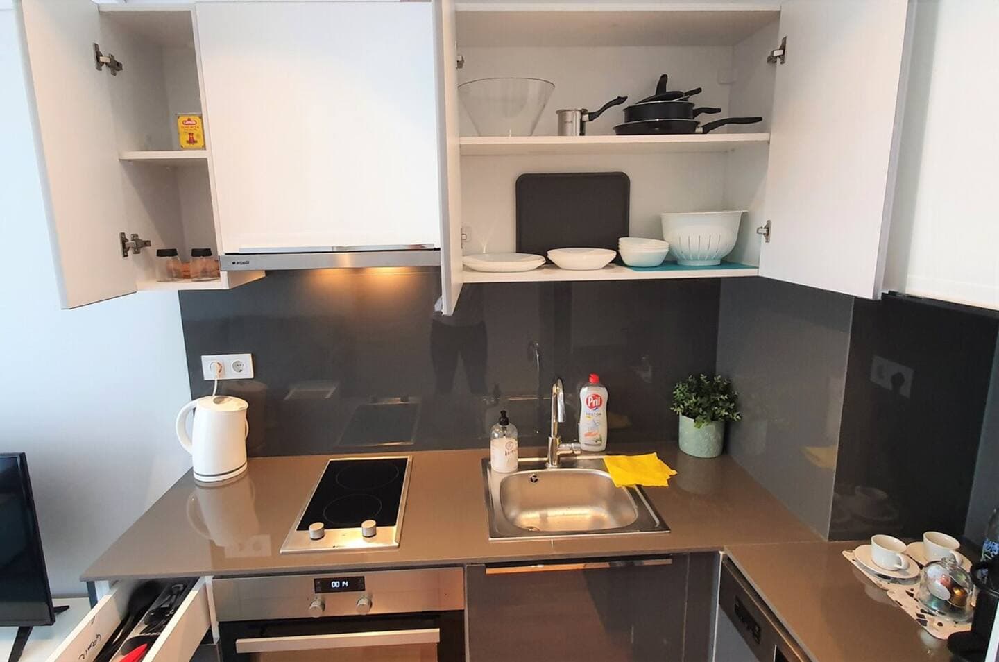 Near Airport Metro 1-Bdr apartment Gym/Pool, furnished apartment in Kağıthane, Istanbul — image 10