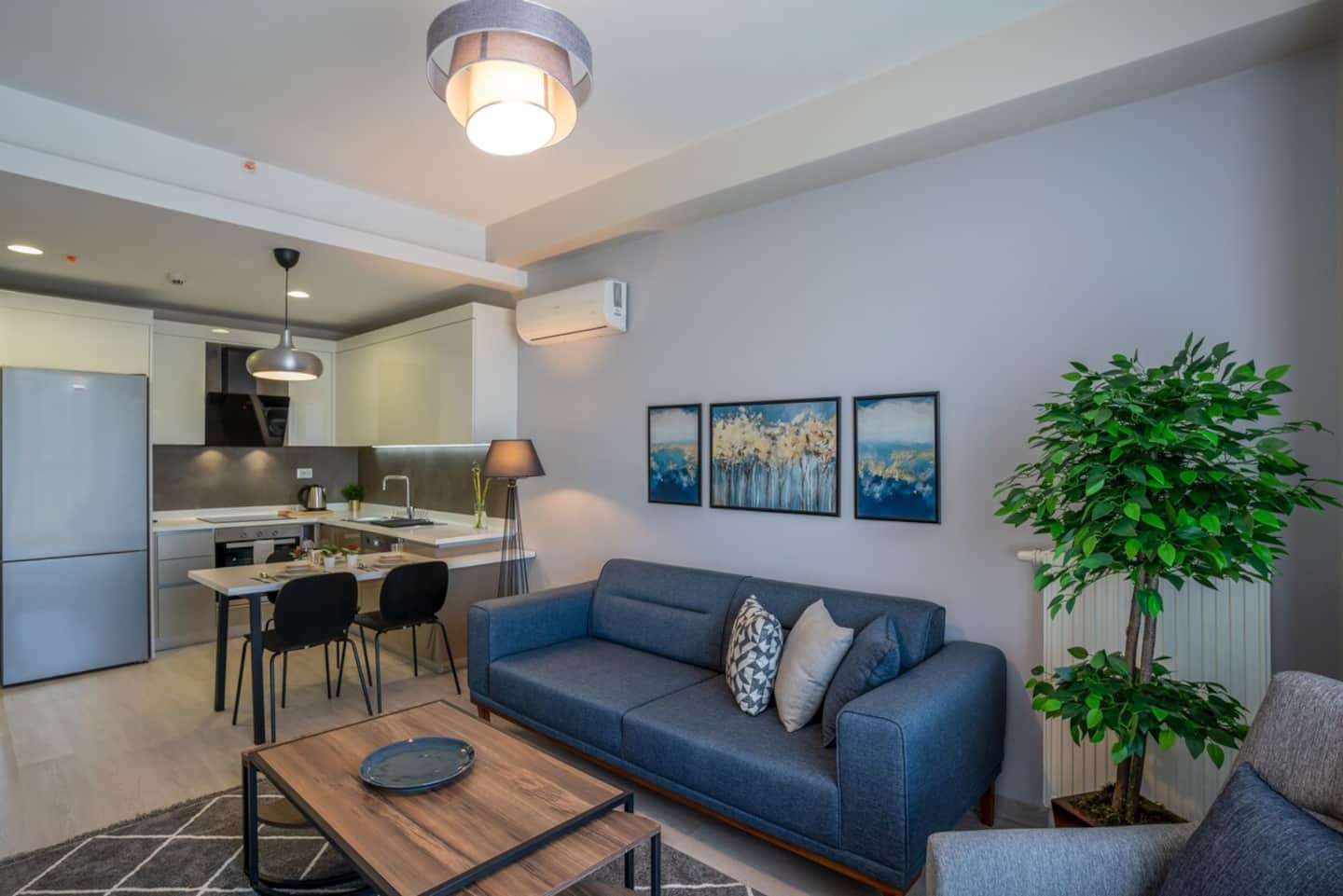 Stylish Urban Apt- Soak Up the City's Vibes, furnished apartment in Bağcılar, Istanbul — image 2