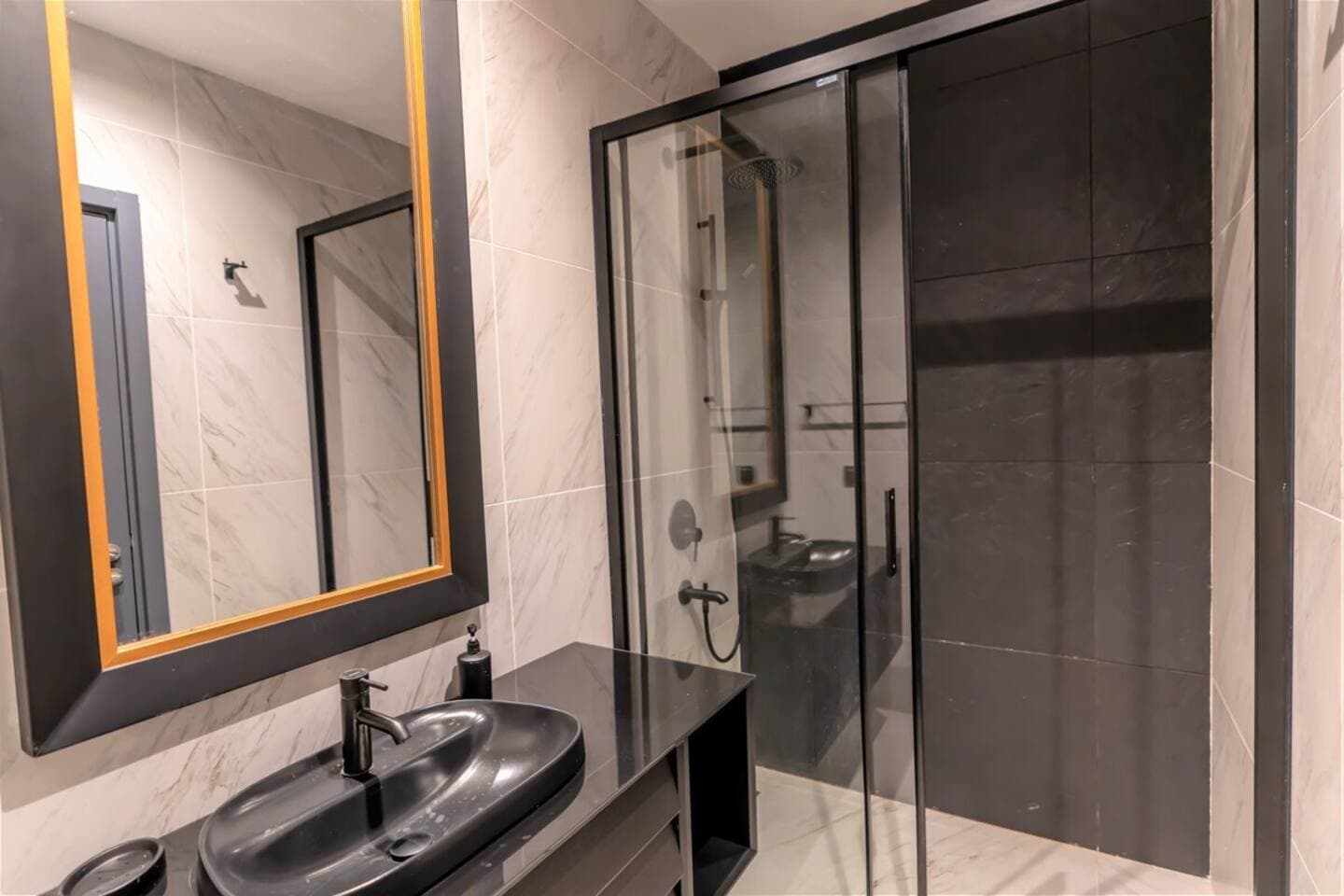 Family-Friendly Home near Taksim Square, furnished apartment in Beyoğlu, Istanbul — image 9